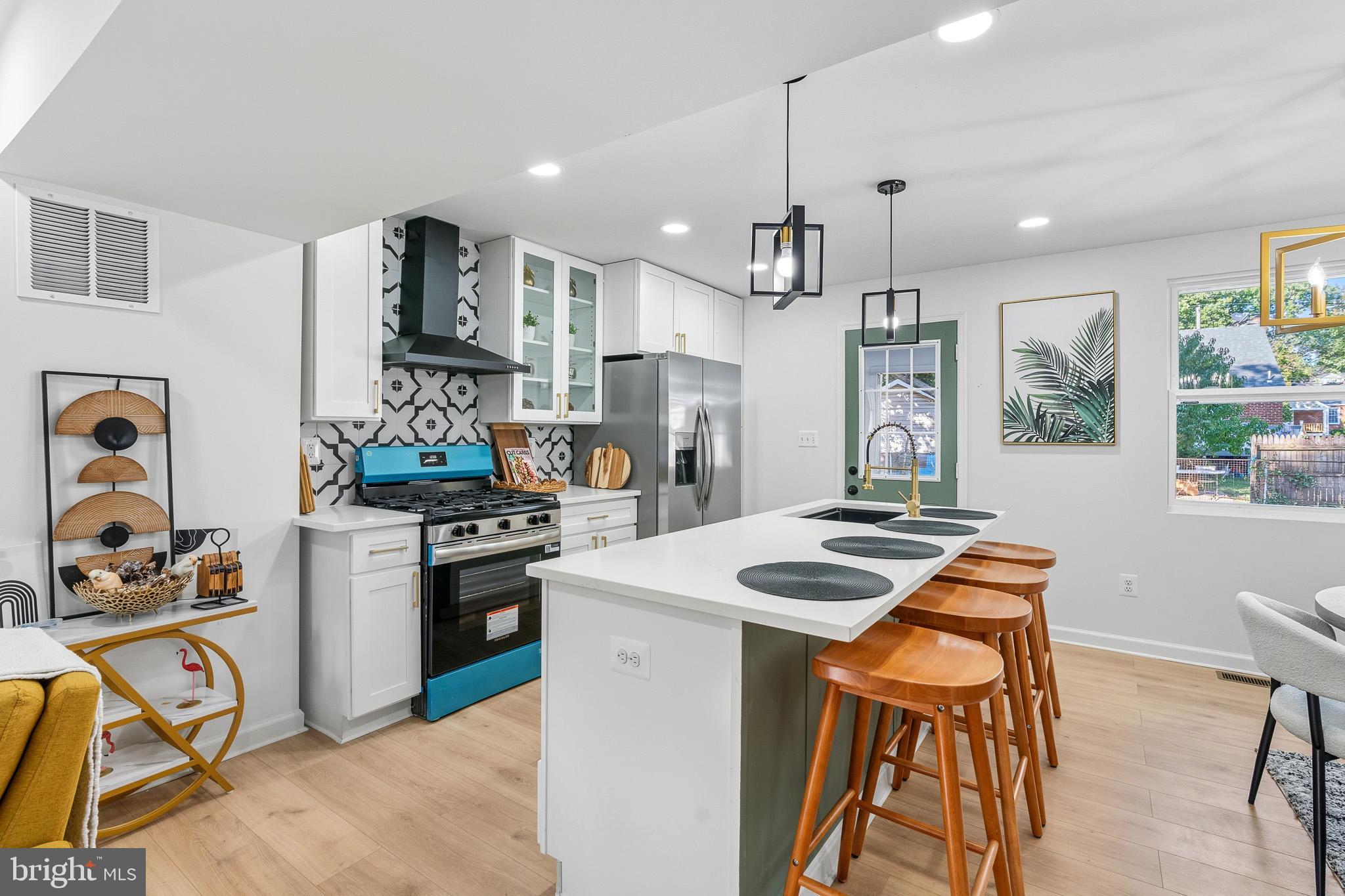 CASTLE MANOR - Residential