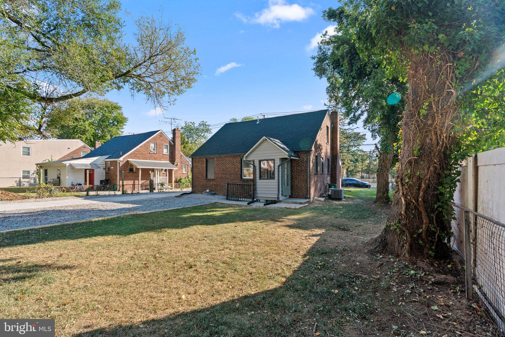 CASTLE MANOR - Residential