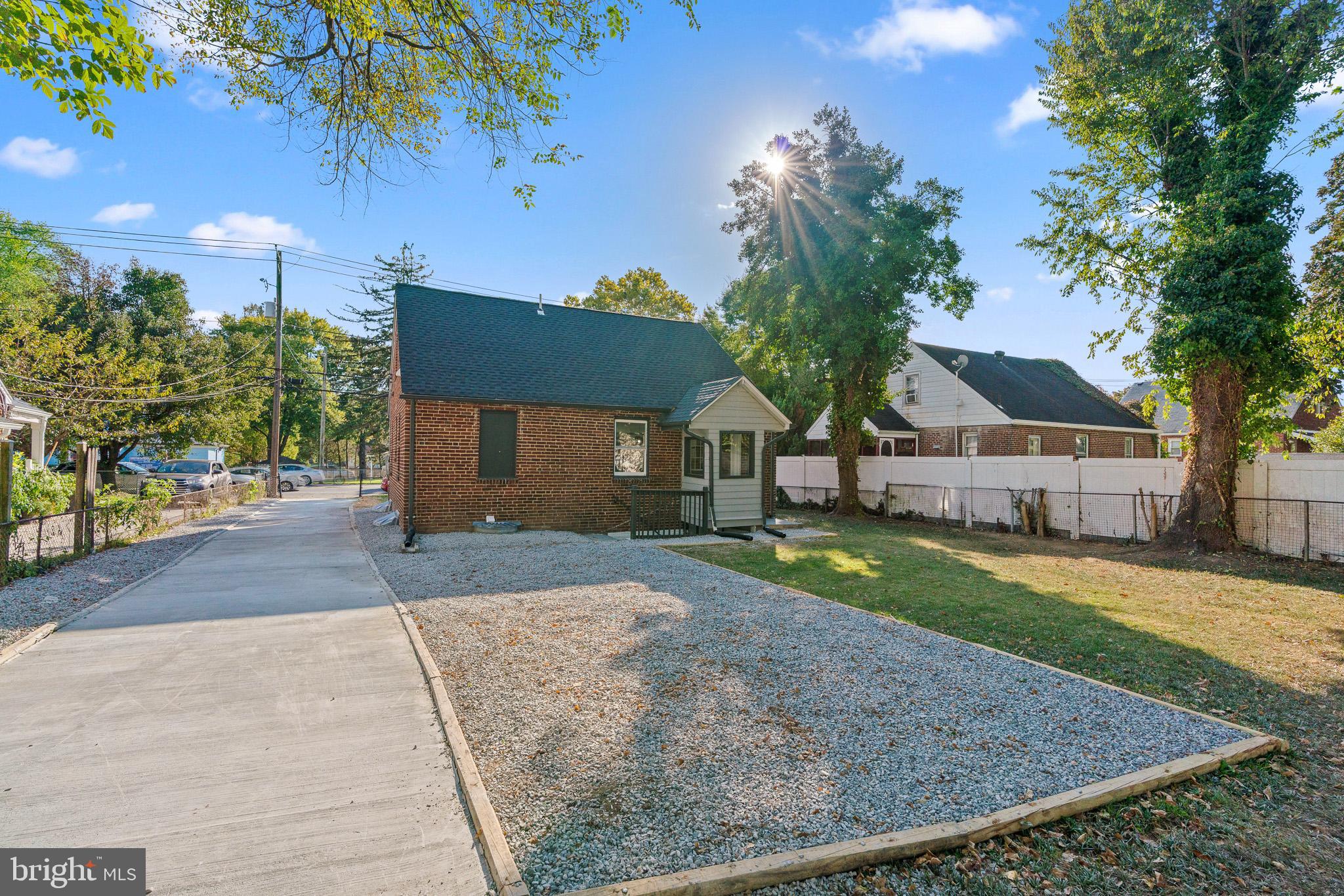 CASTLE MANOR - Residential