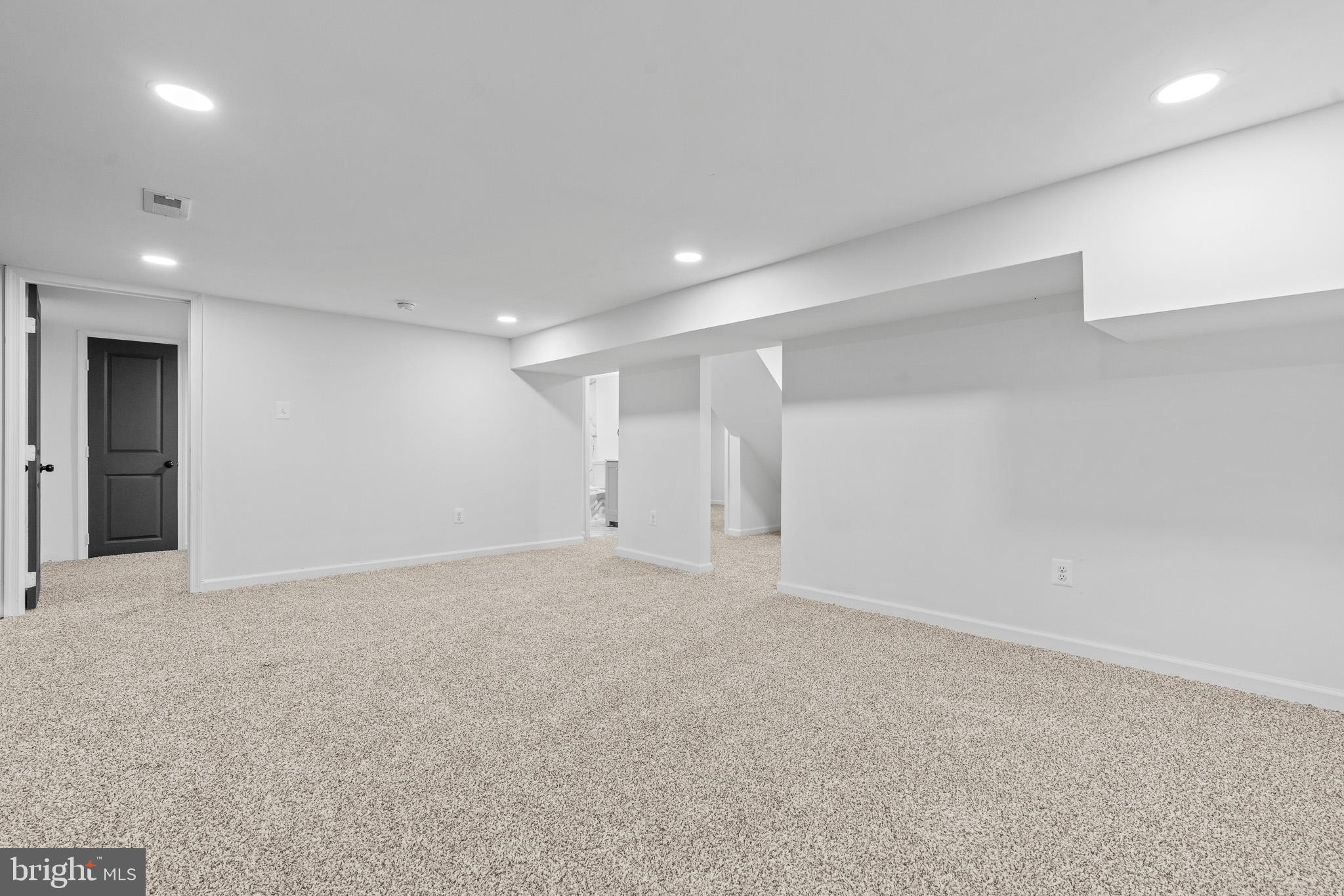 CASTLE MANOR - Residential