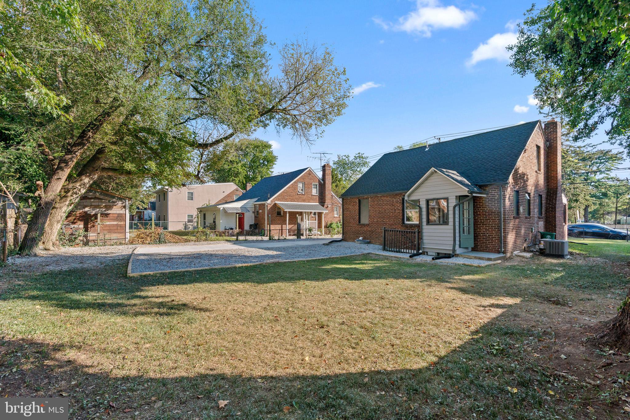 CASTLE MANOR - Residential