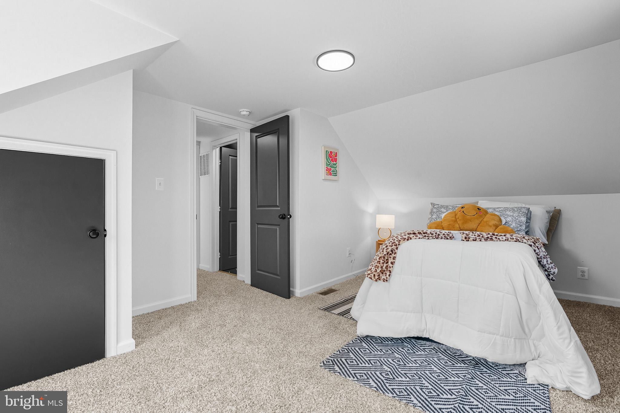 CASTLE MANOR - Residential