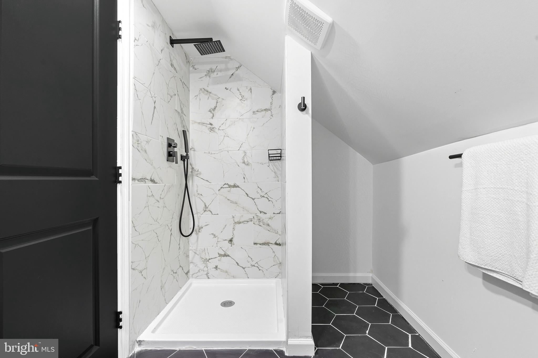 CASTLE MANOR - Residential