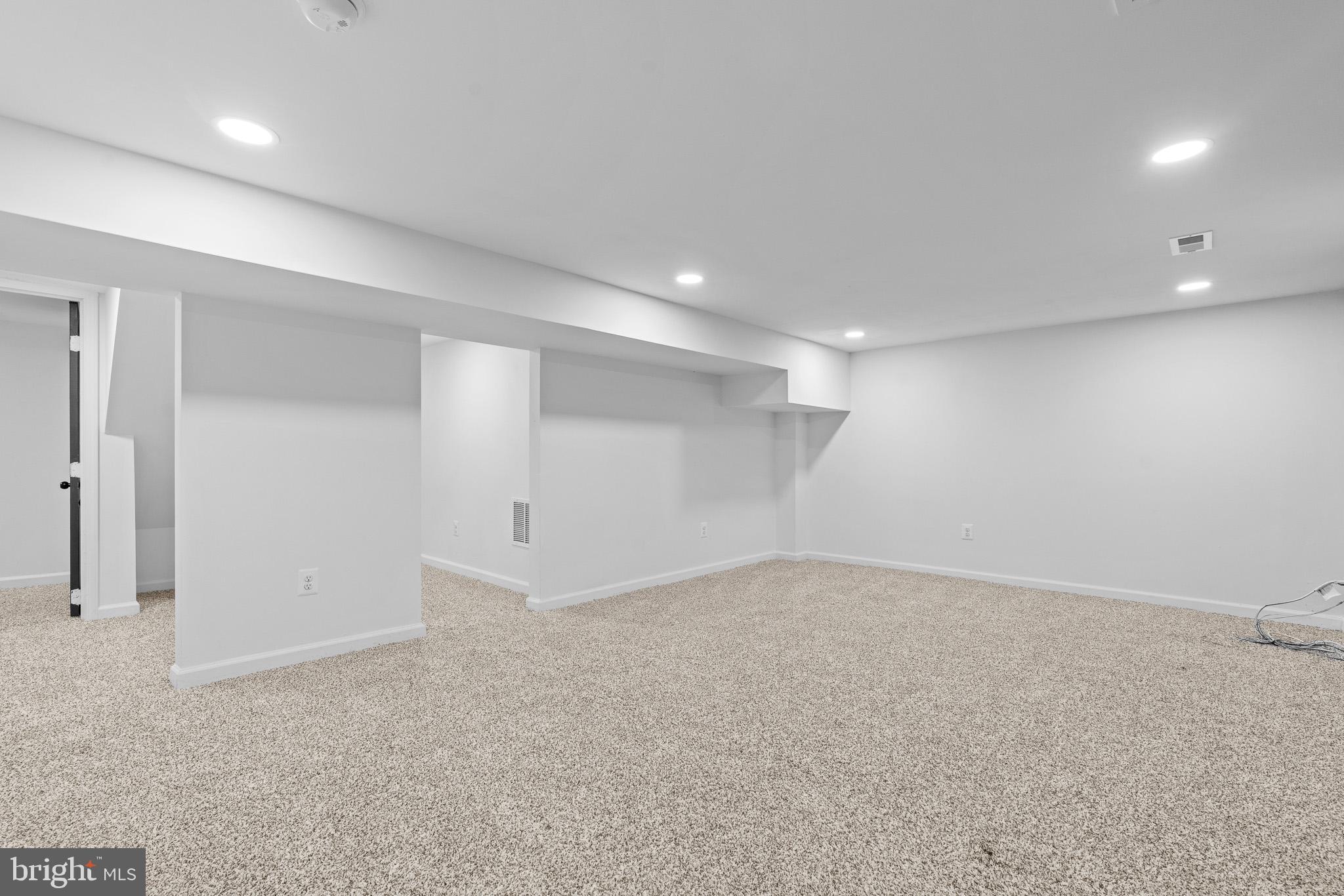 CASTLE MANOR - Residential