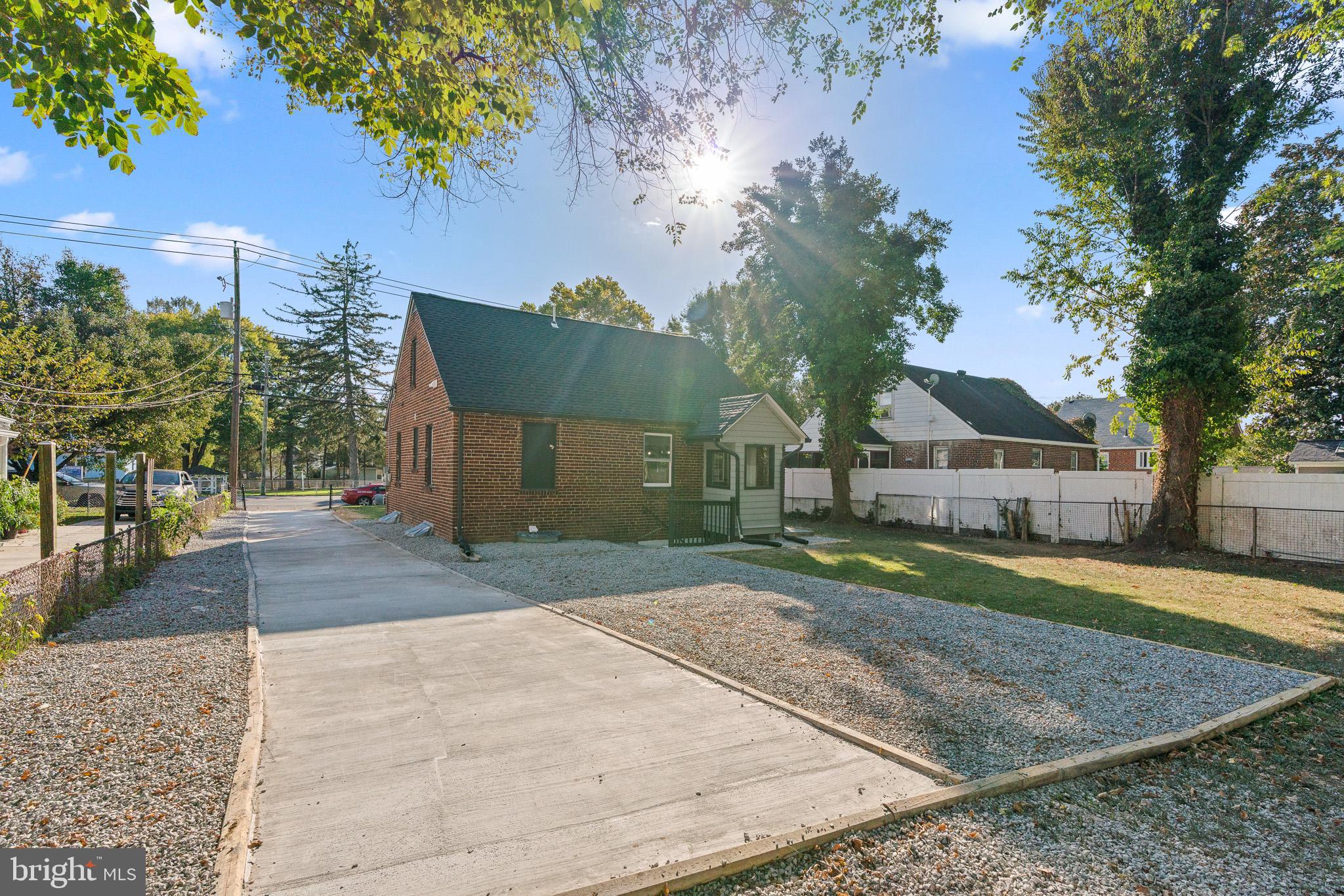 CASTLE MANOR - Residential