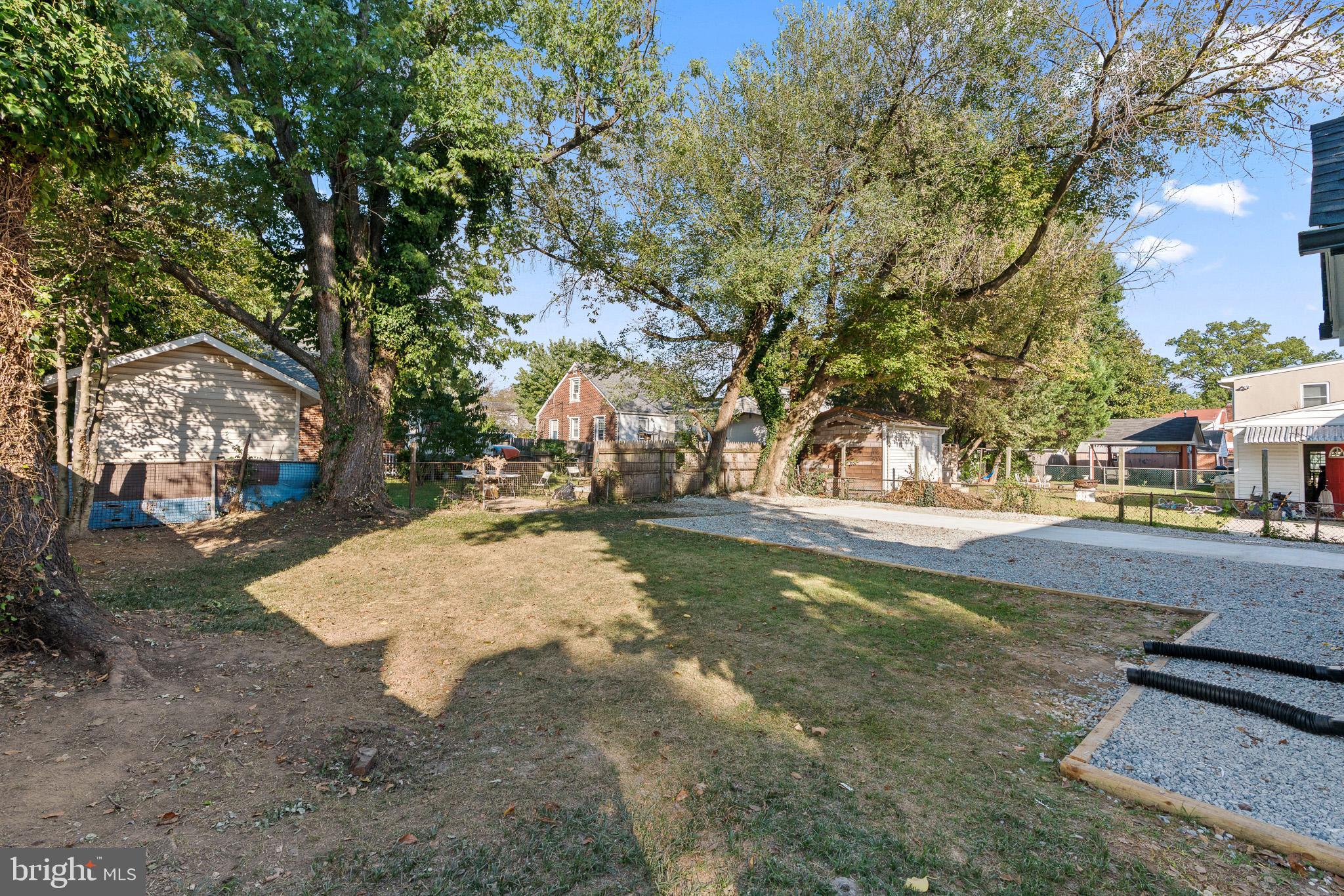 CASTLE MANOR - Residential