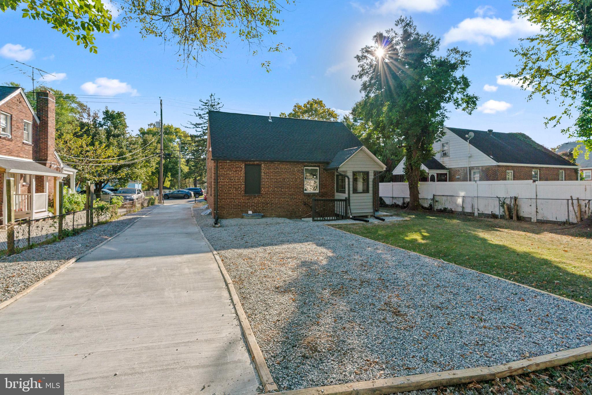 CASTLE MANOR - Residential