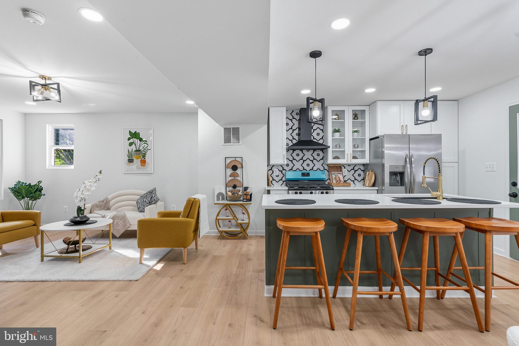 CASTLE MANOR - Residential