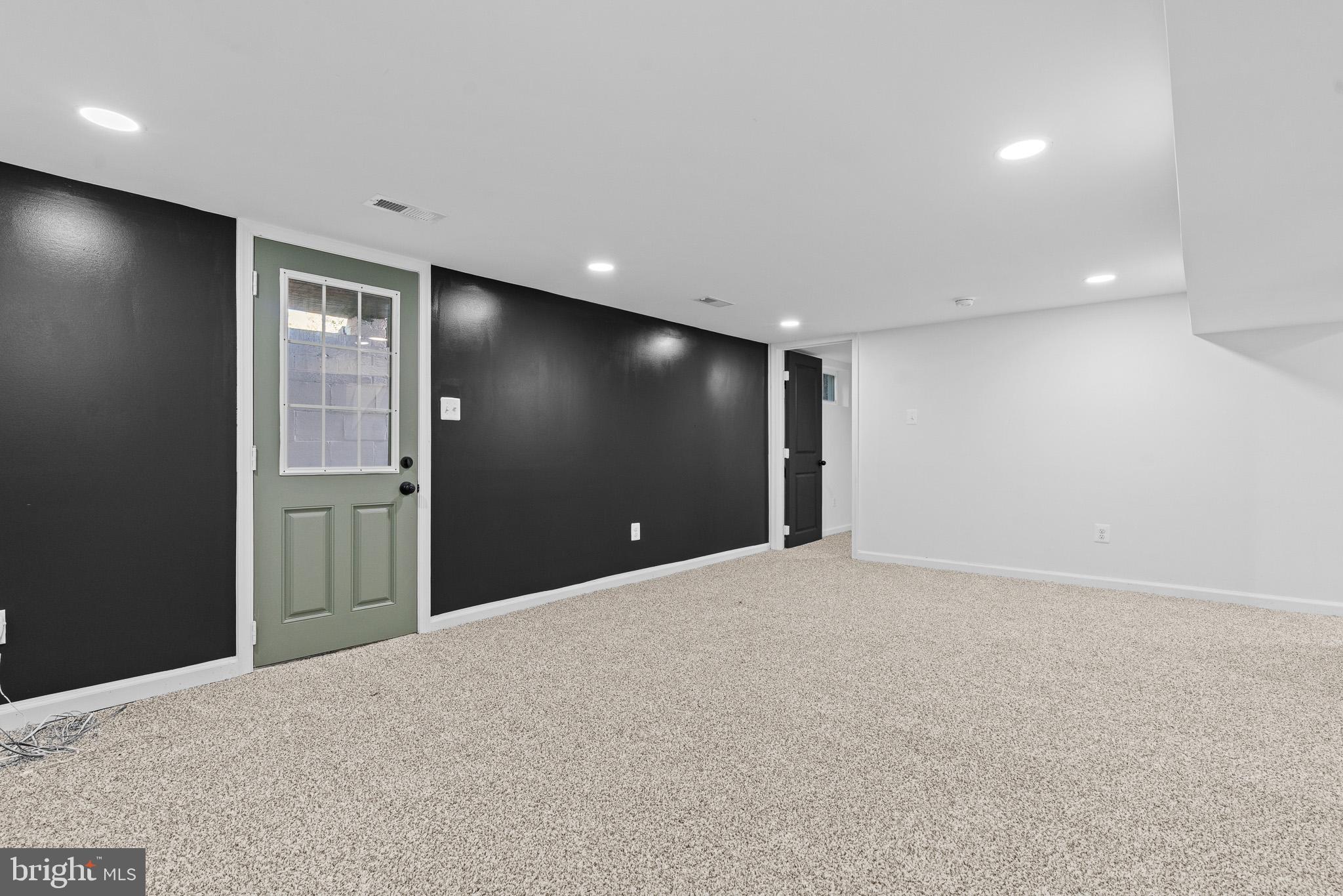 CASTLE MANOR - Residential