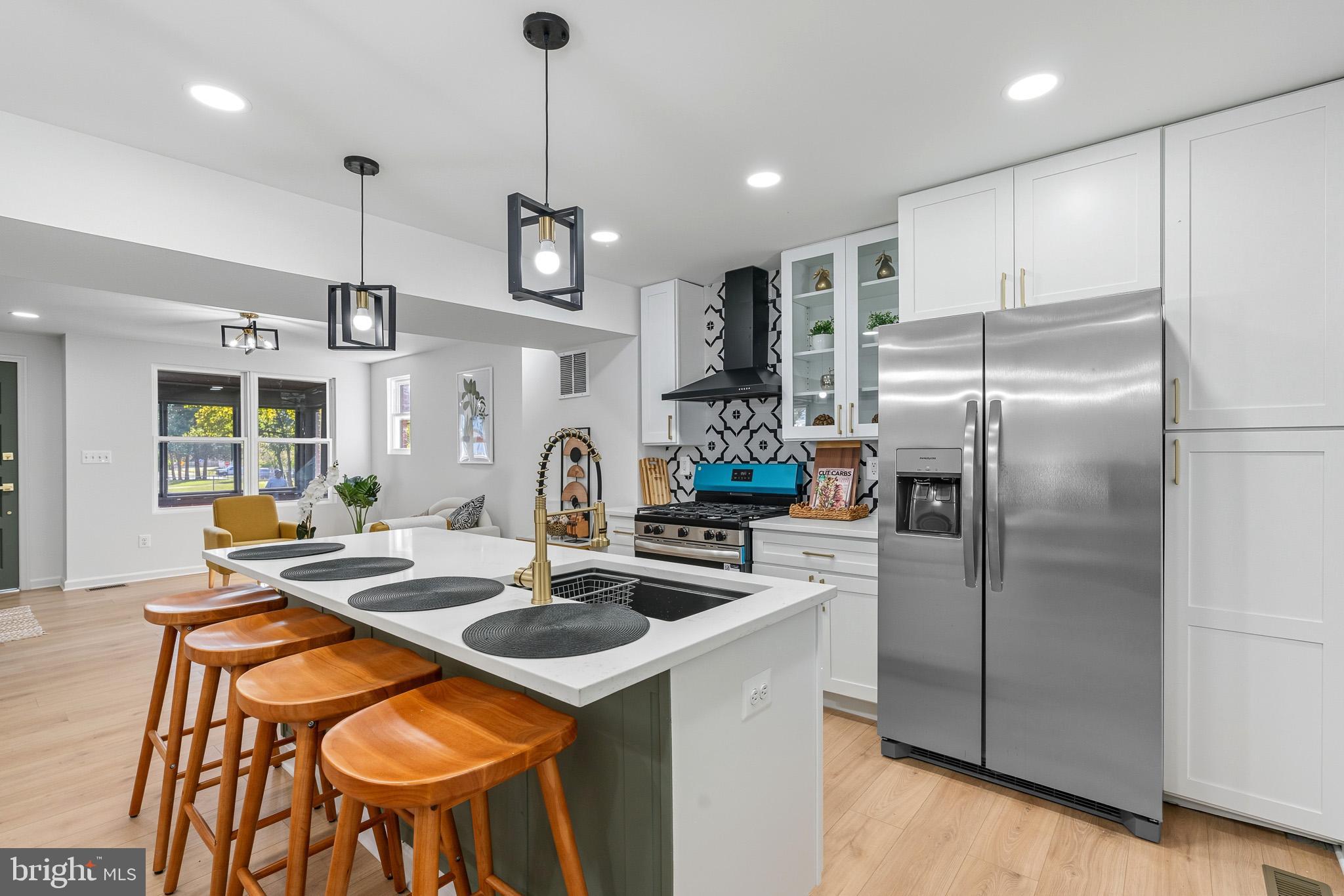 CASTLE MANOR - Residential