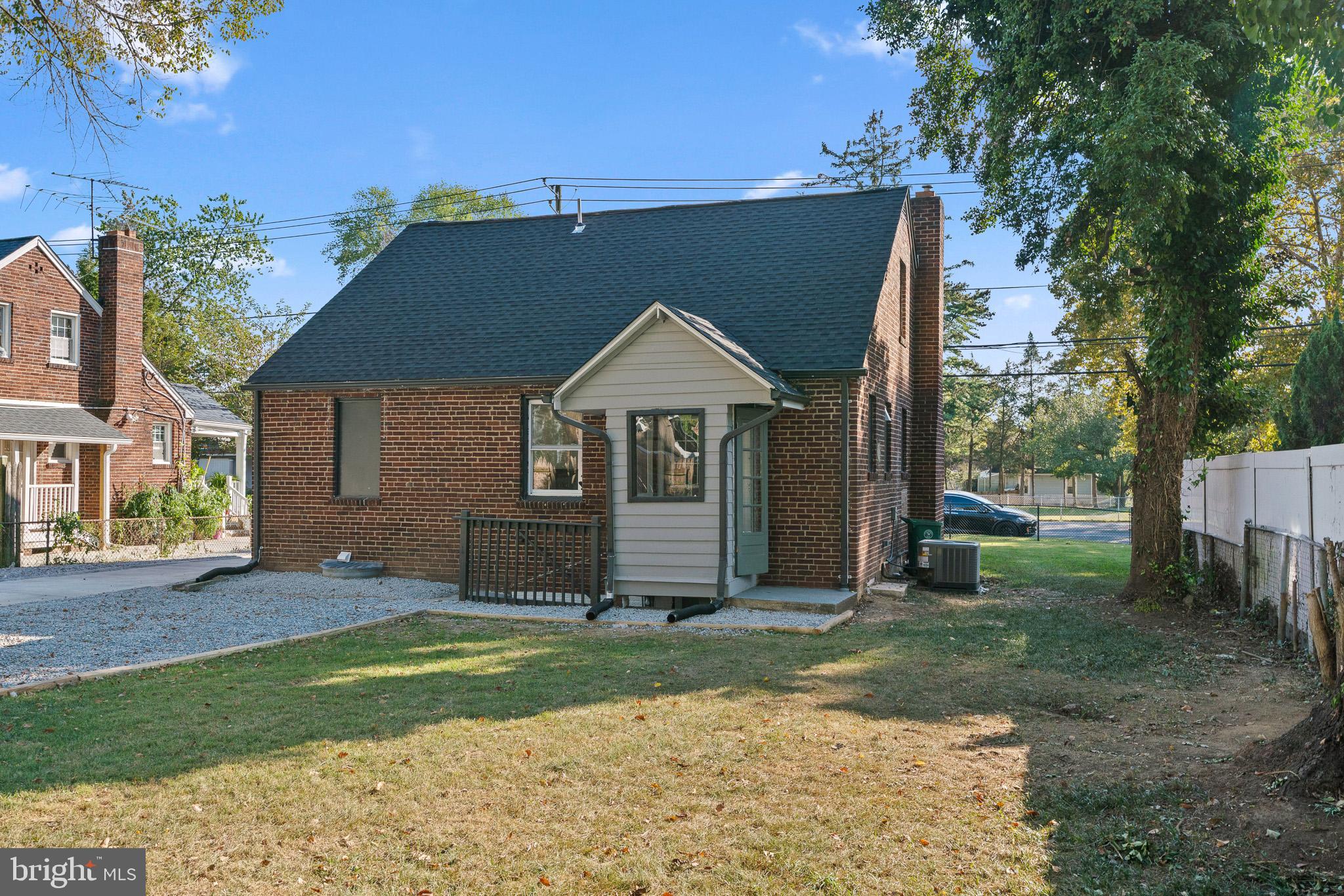 CASTLE MANOR - Residential