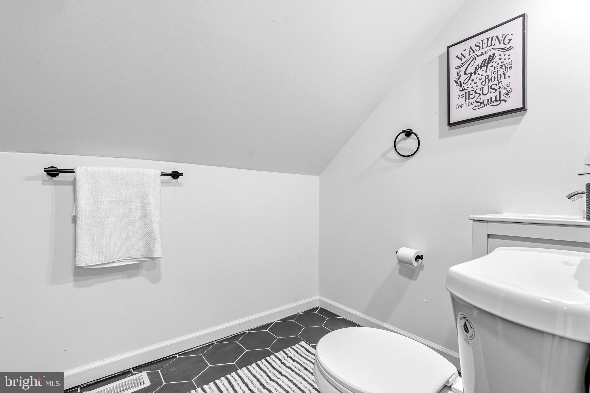 CASTLE MANOR - Residential