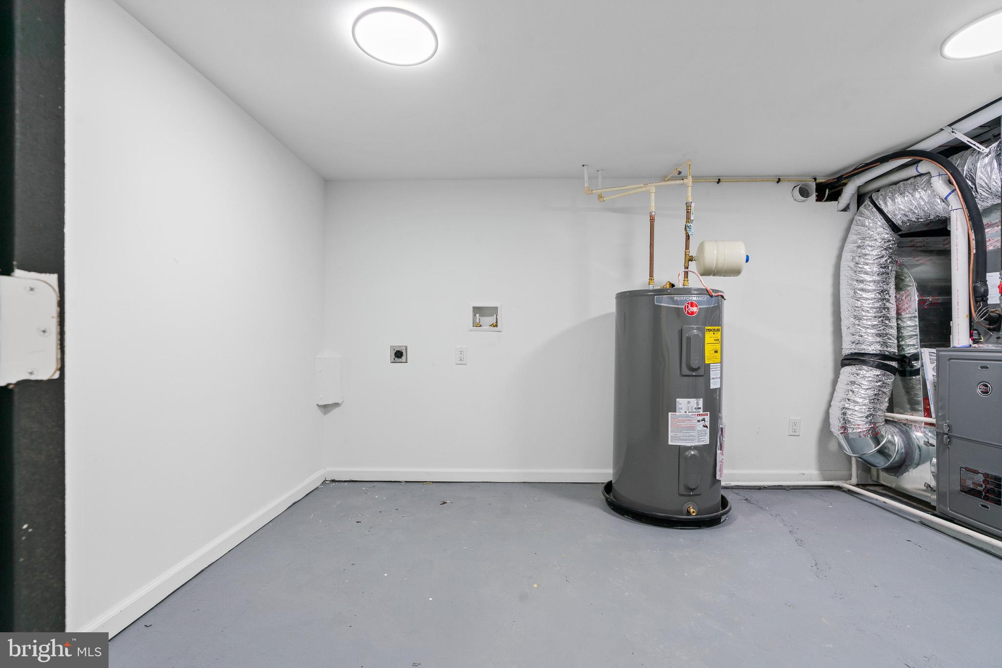 CASTLE MANOR - Residential