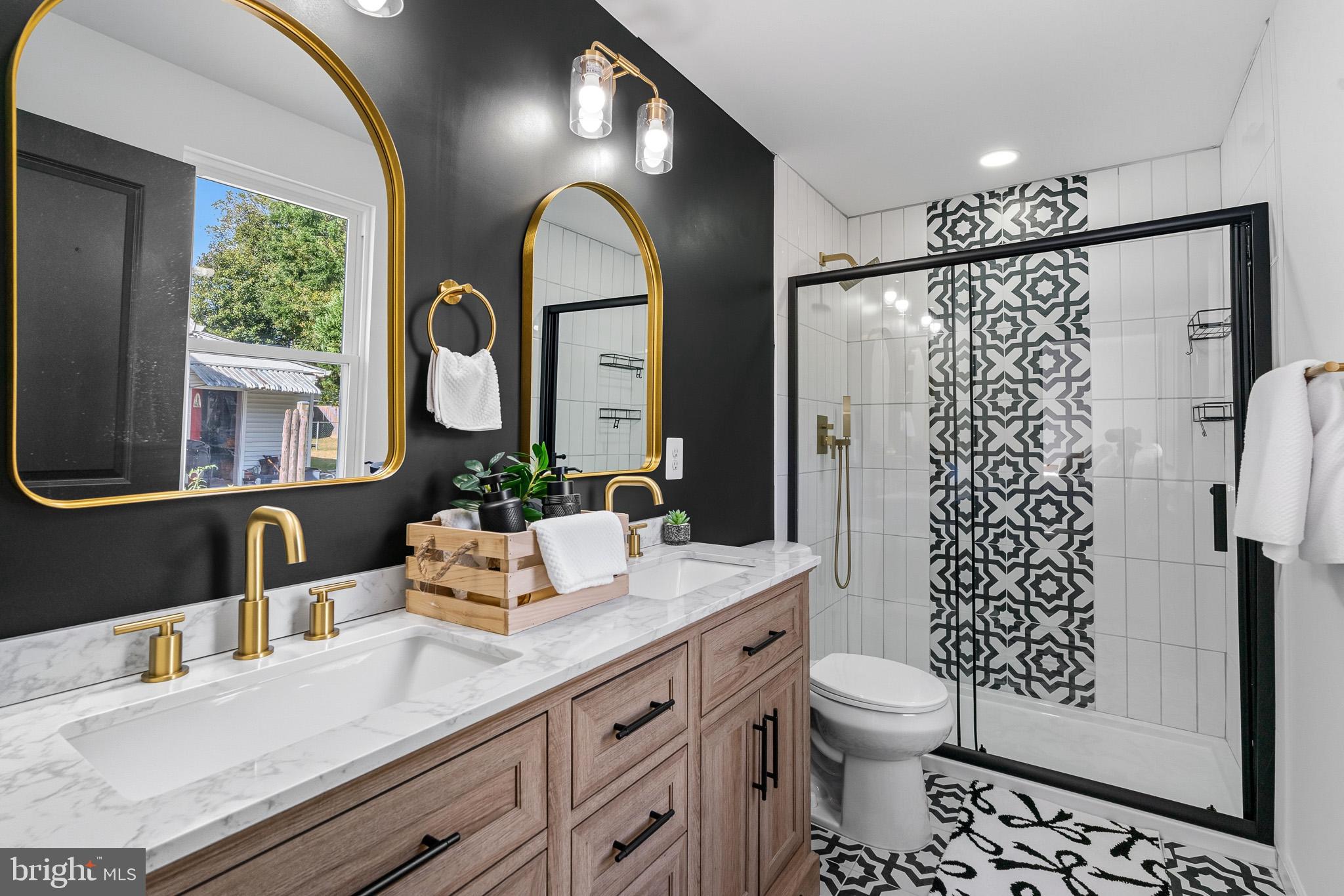 CASTLE MANOR - Residential