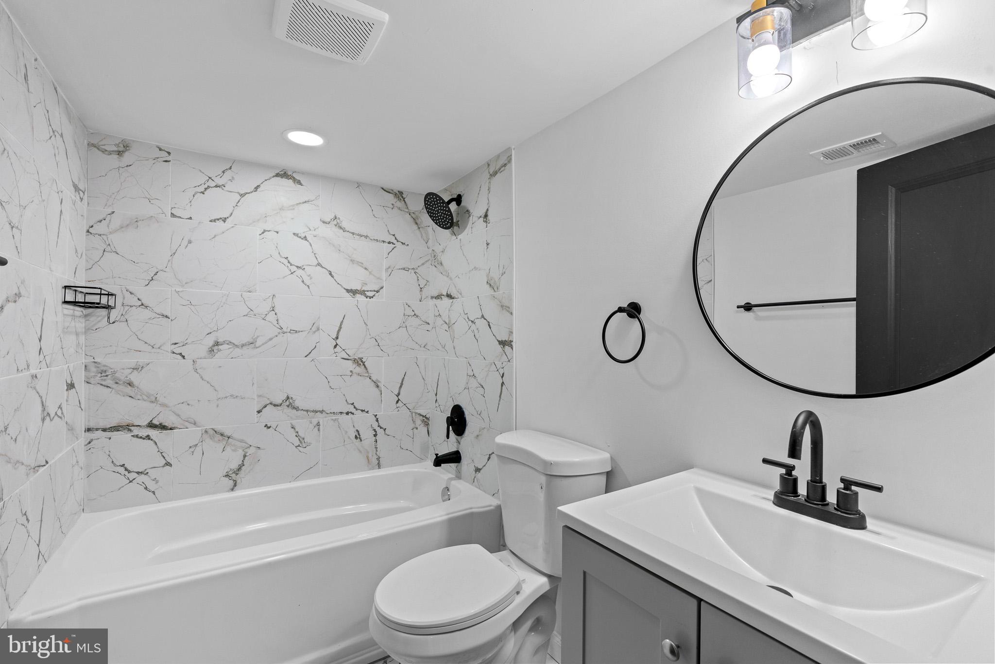 CASTLE MANOR - Residential