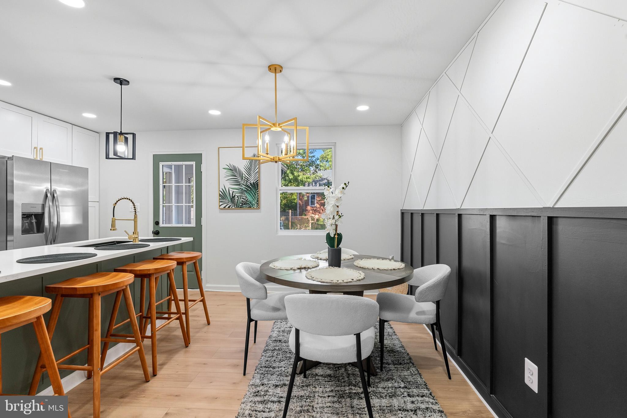 CASTLE MANOR - Residential