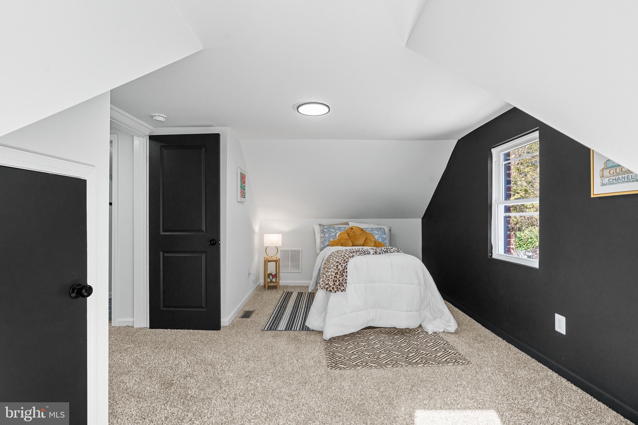 CASTLE MANOR - Residential