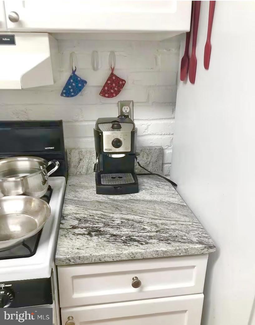 REGENCY ESTATES - Residential Lease