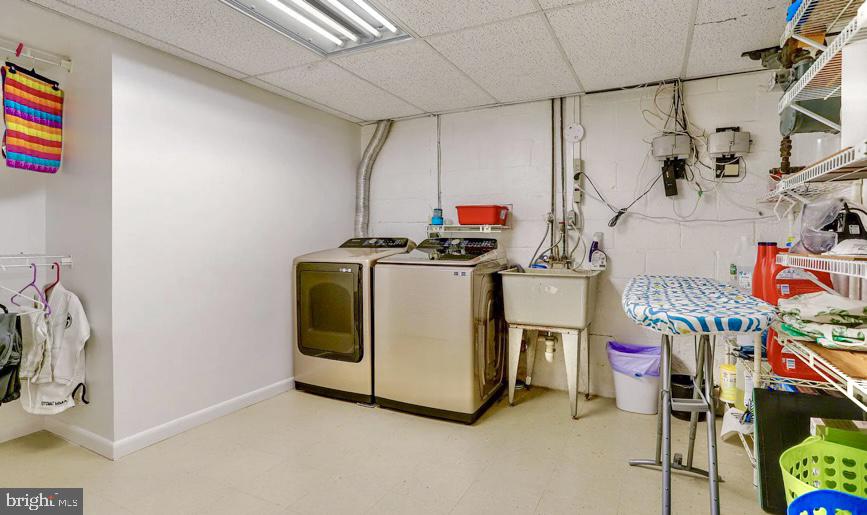 REGENCY ESTATES - Residential Lease