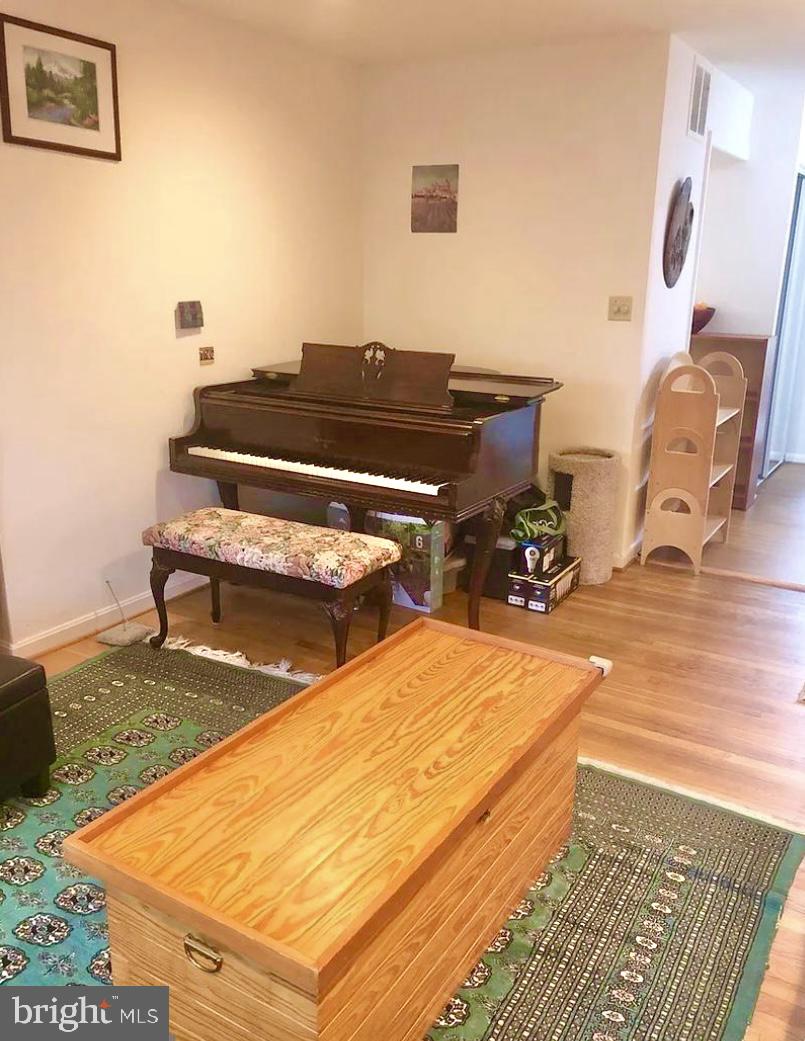 REGENCY ESTATES - Residential Lease