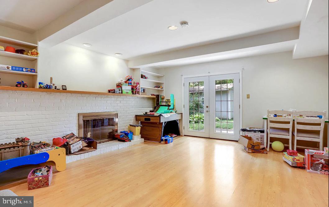 REGENCY ESTATES - Residential Lease