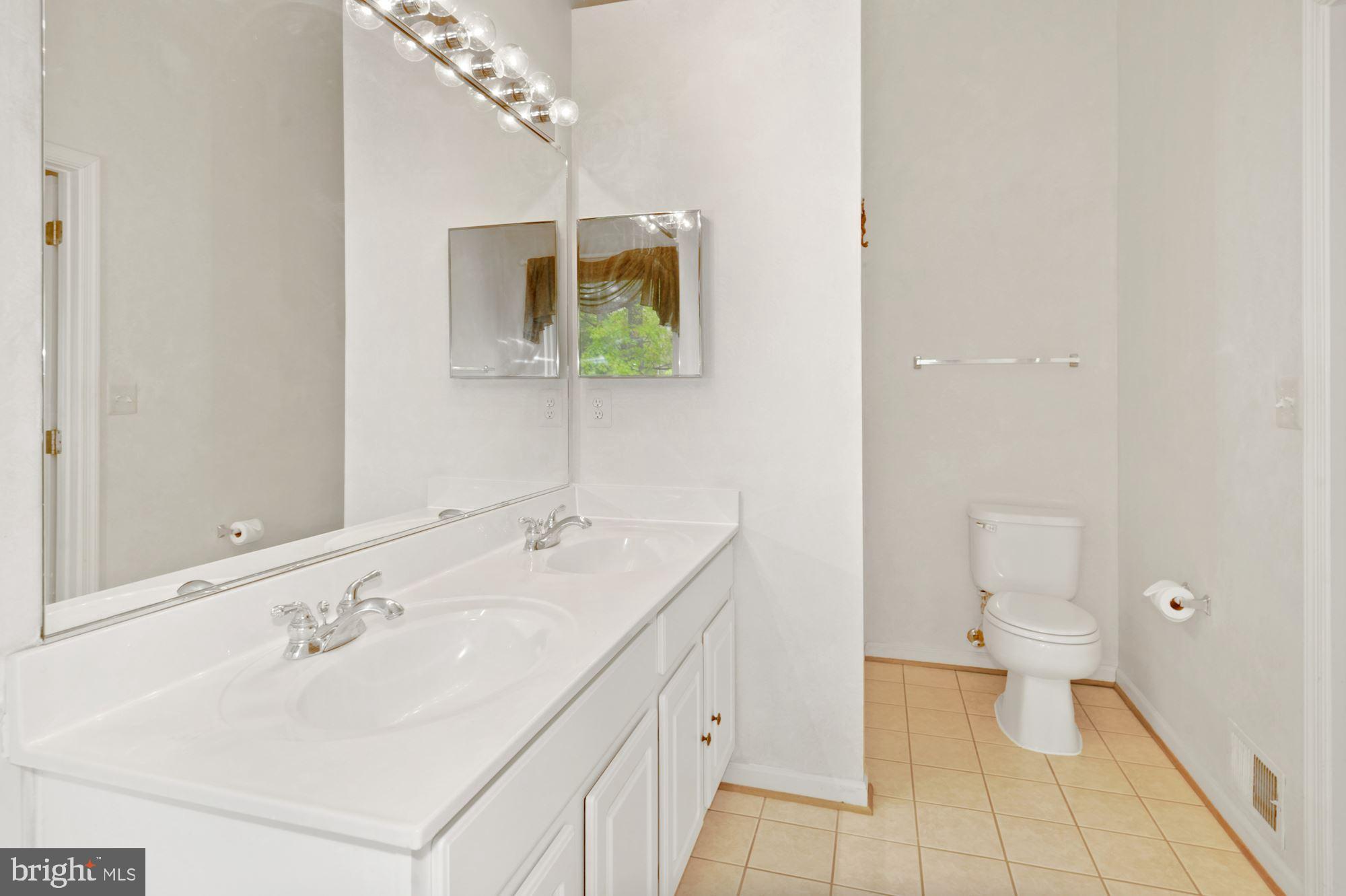 FAIR LAKES COURT - Residential Lease