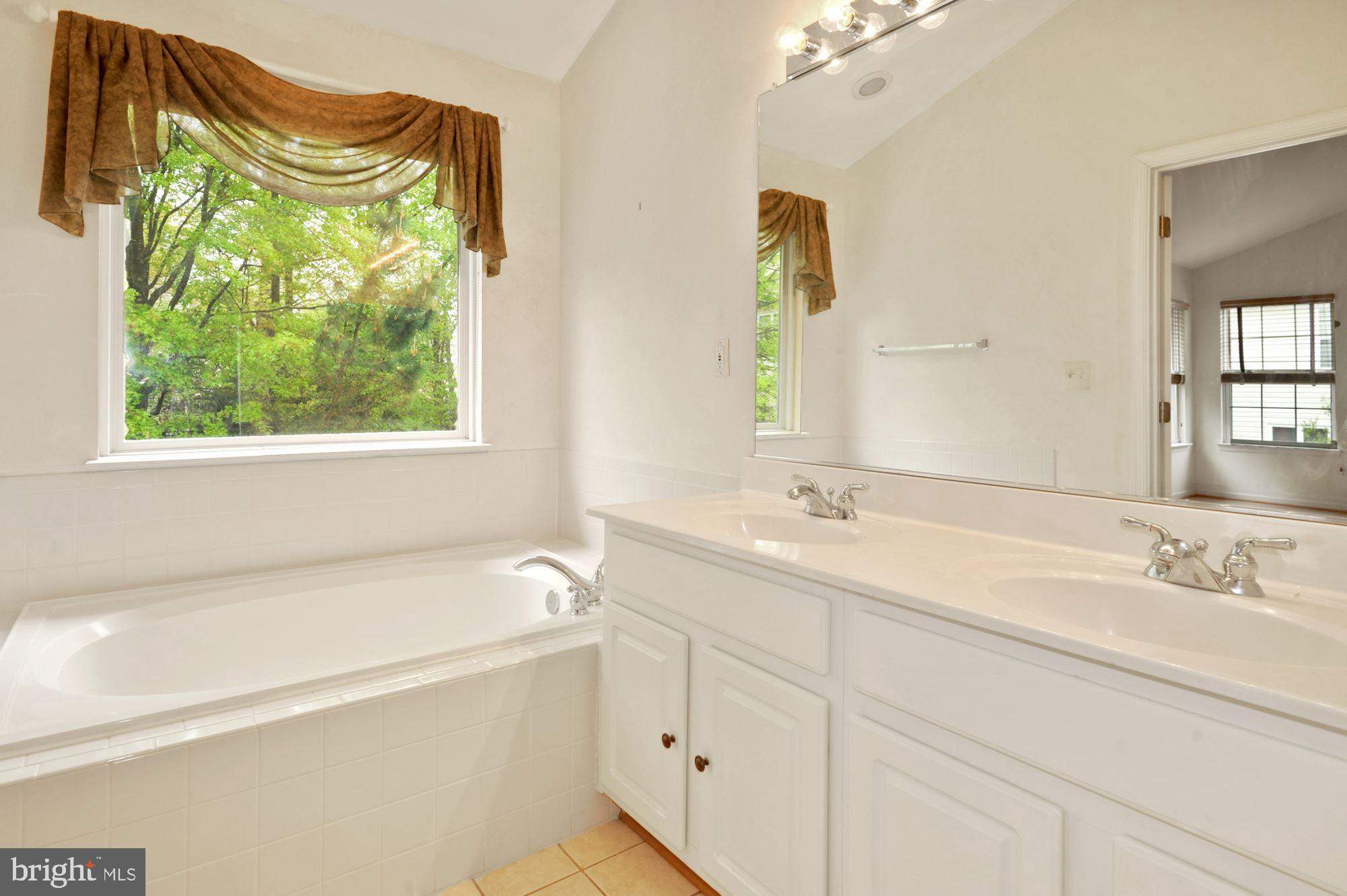 FAIR LAKES COURT - Residential Lease