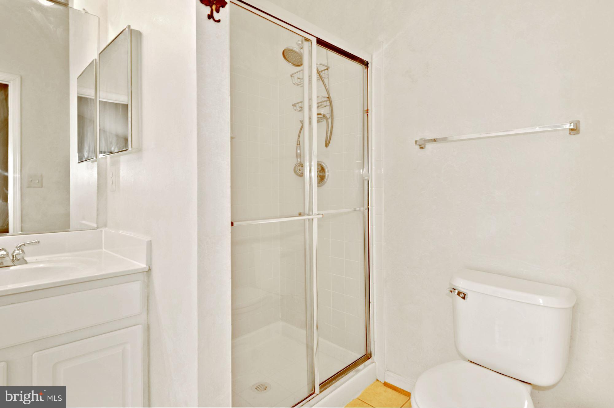 FAIR LAKES COURT - Residential Lease