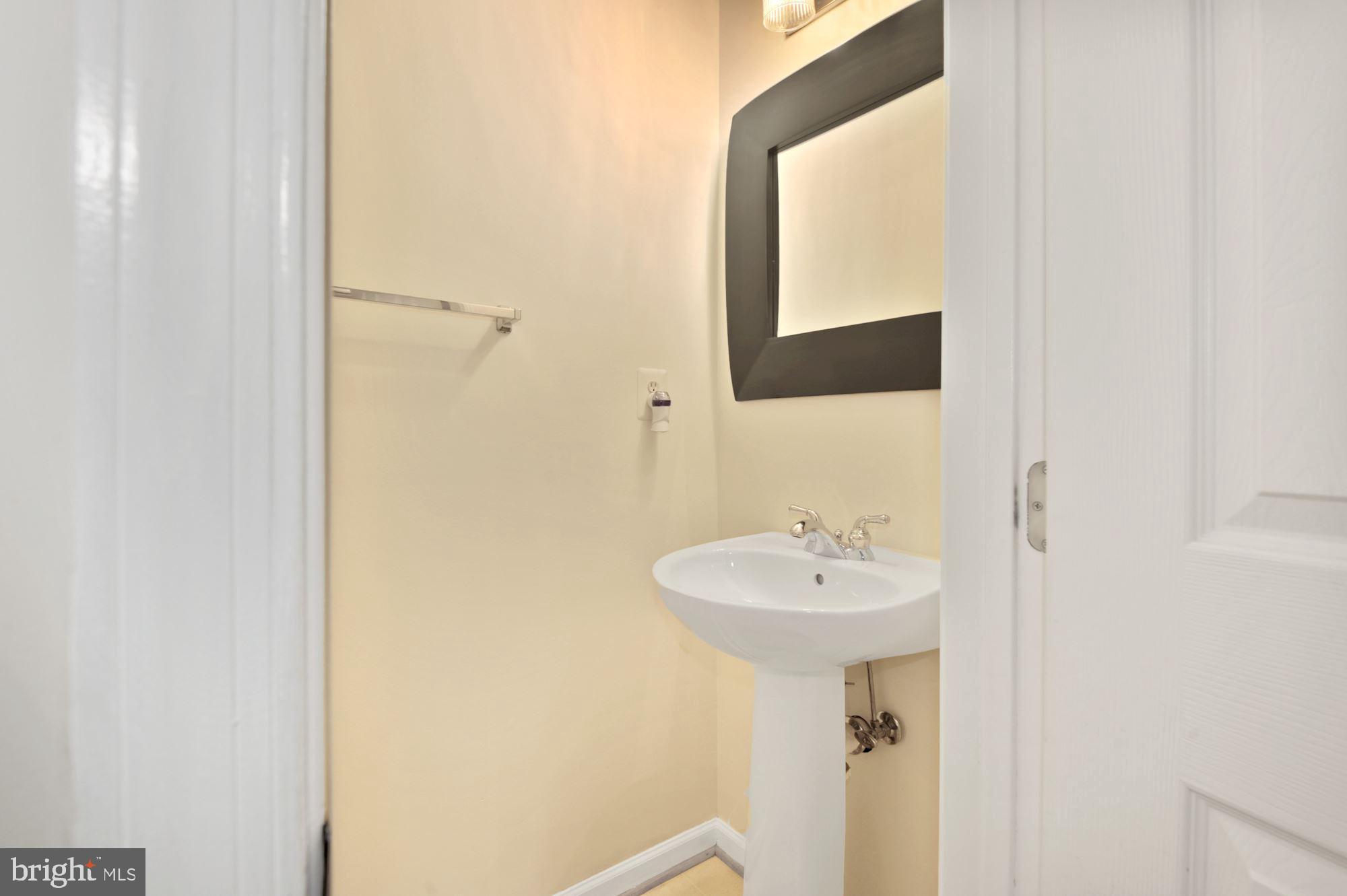 FAIR LAKES COURT - Residential Lease