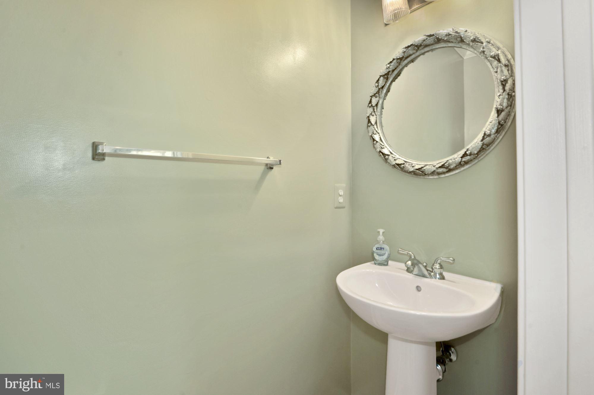 FAIR LAKES COURT - Residential Lease