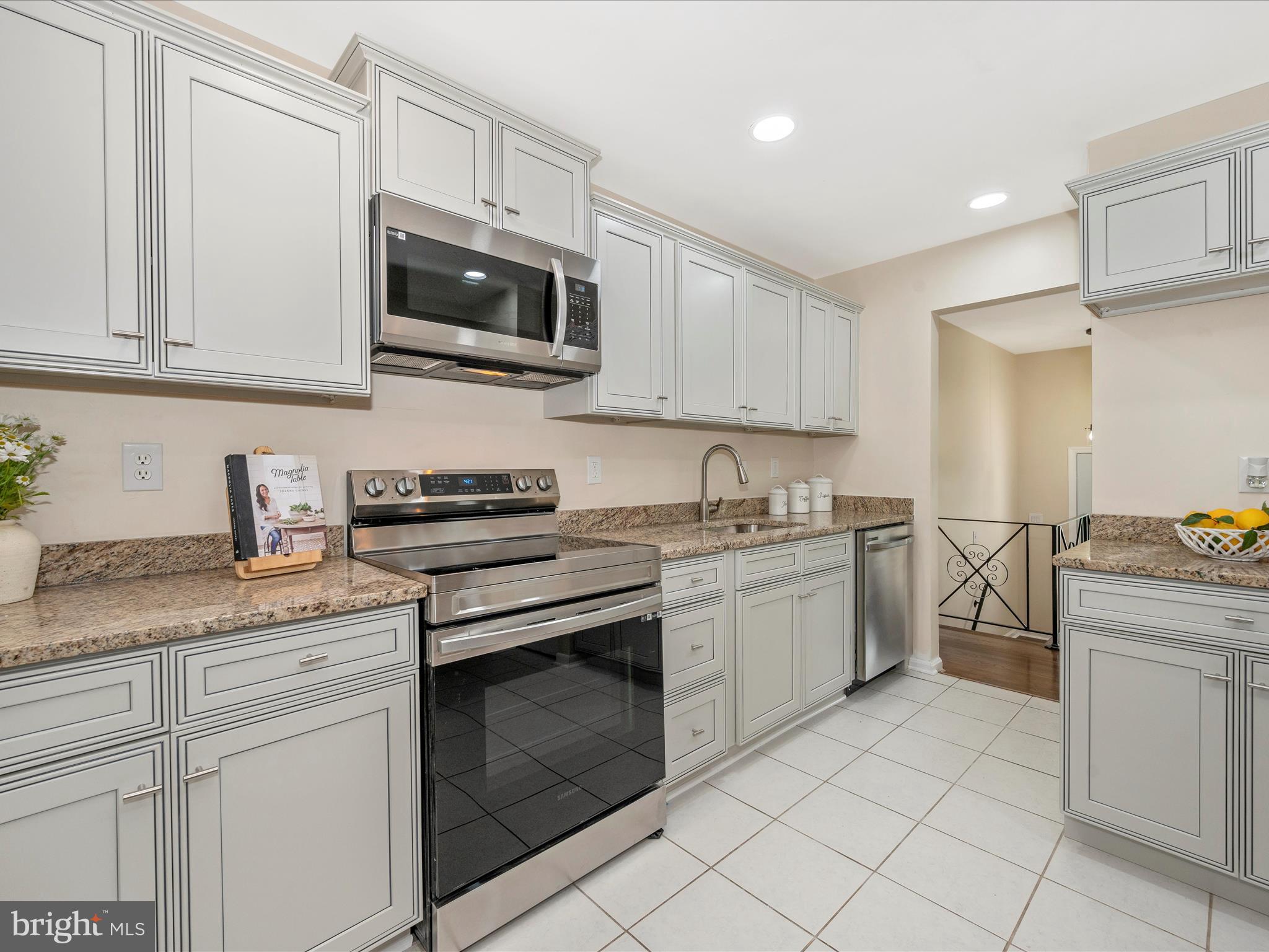 FOREST KNOLLS - Residential