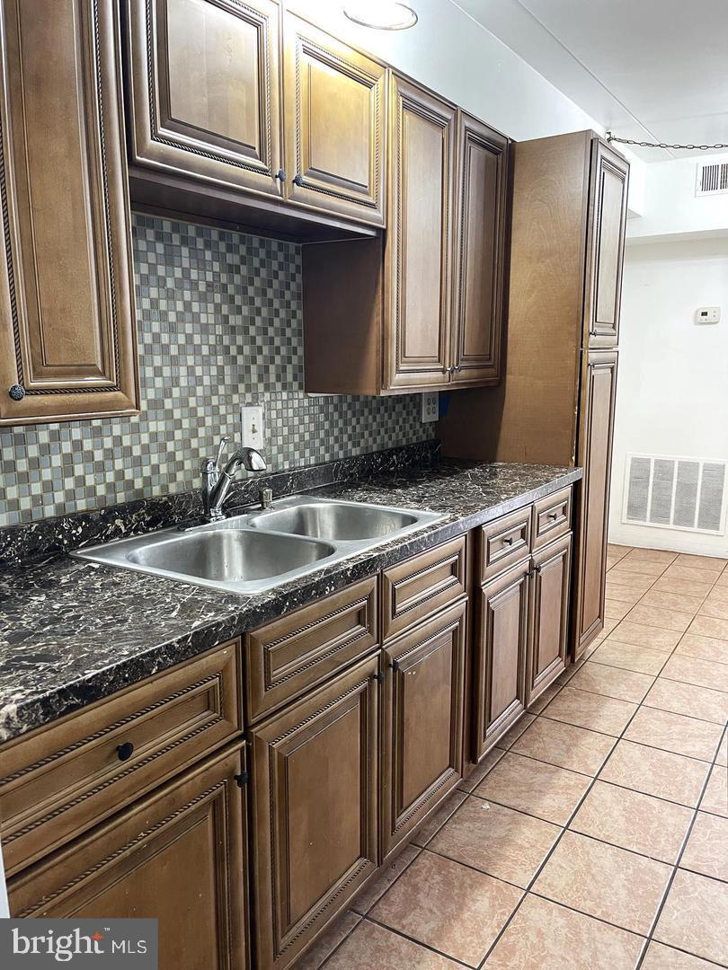 2323 FREETOWN COURT 2B