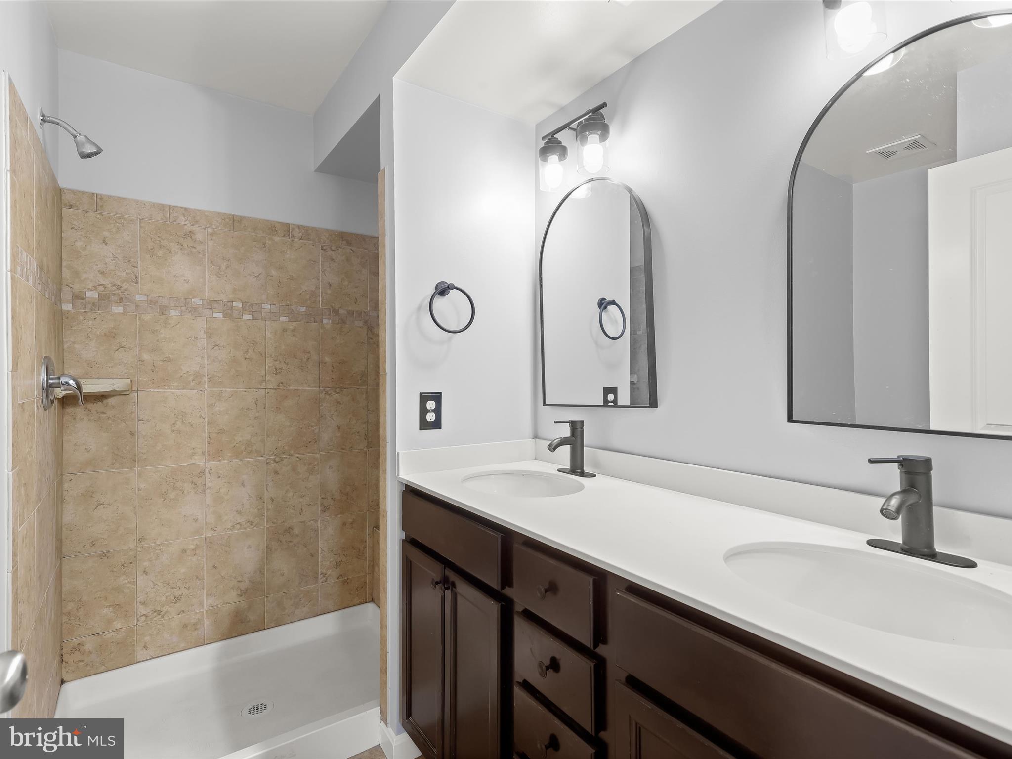 ATHENA SQUARE - Residential