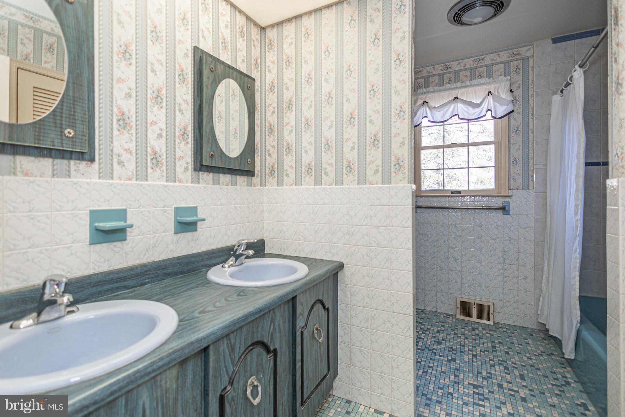 HILLCRESTSHIRE - Residential