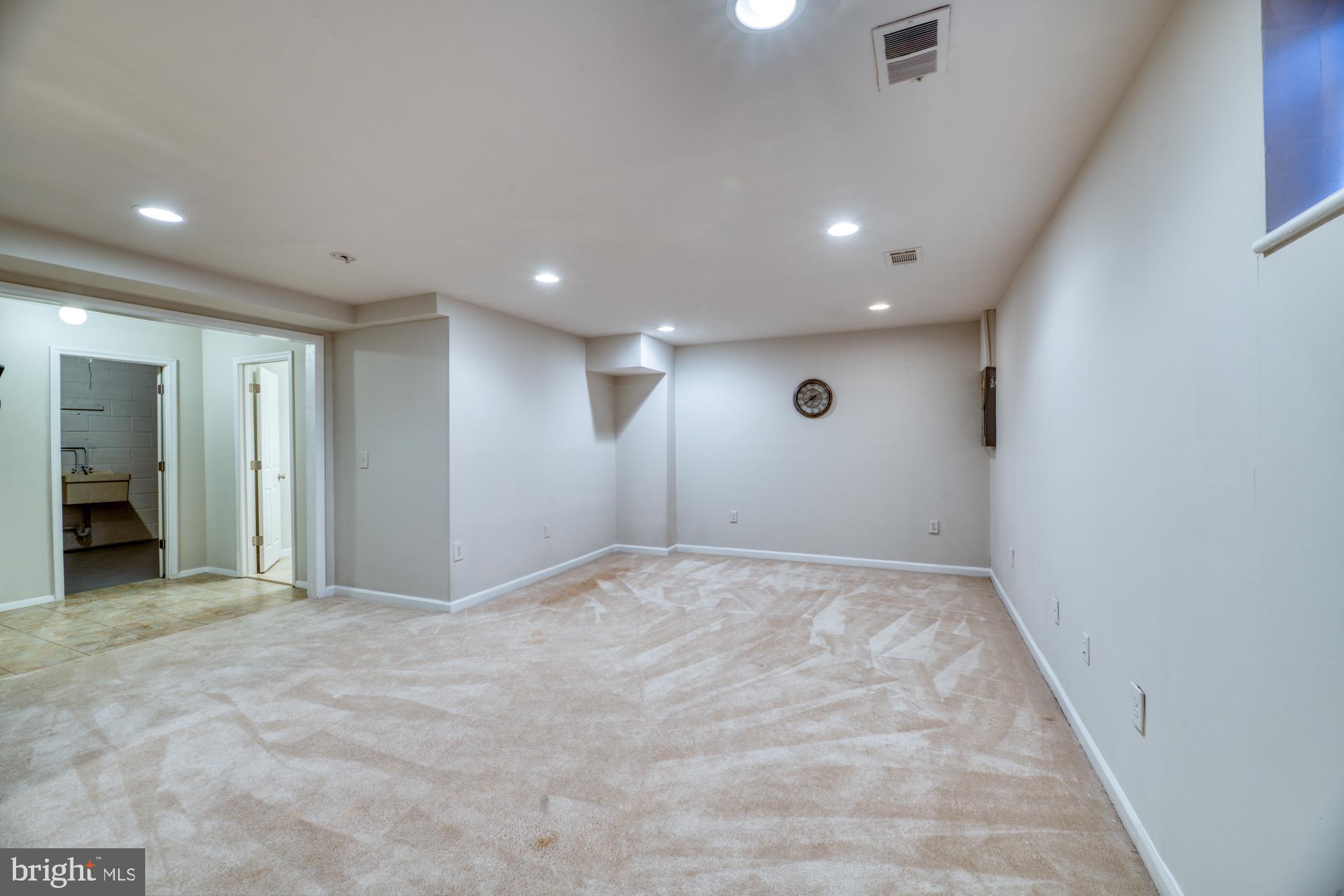 WATERFORD - Residential Lease