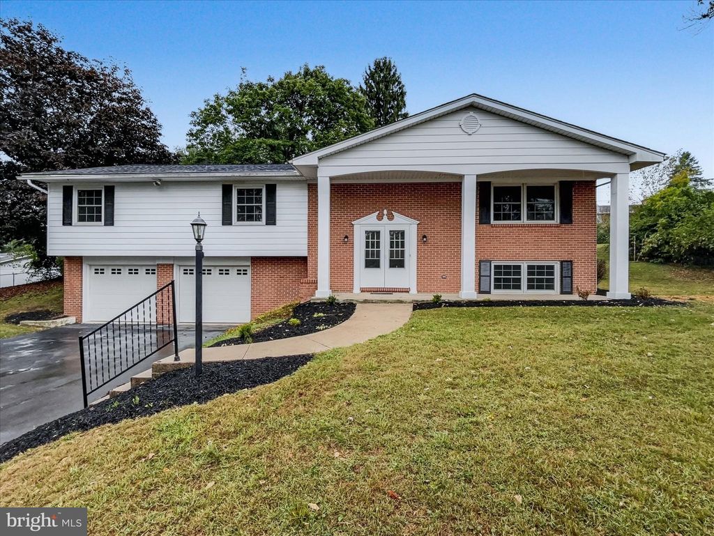 Photo of 22 Sheffield Drive, CHAMBERSBURG, PA 17201 (MLS # PAFL2029484)