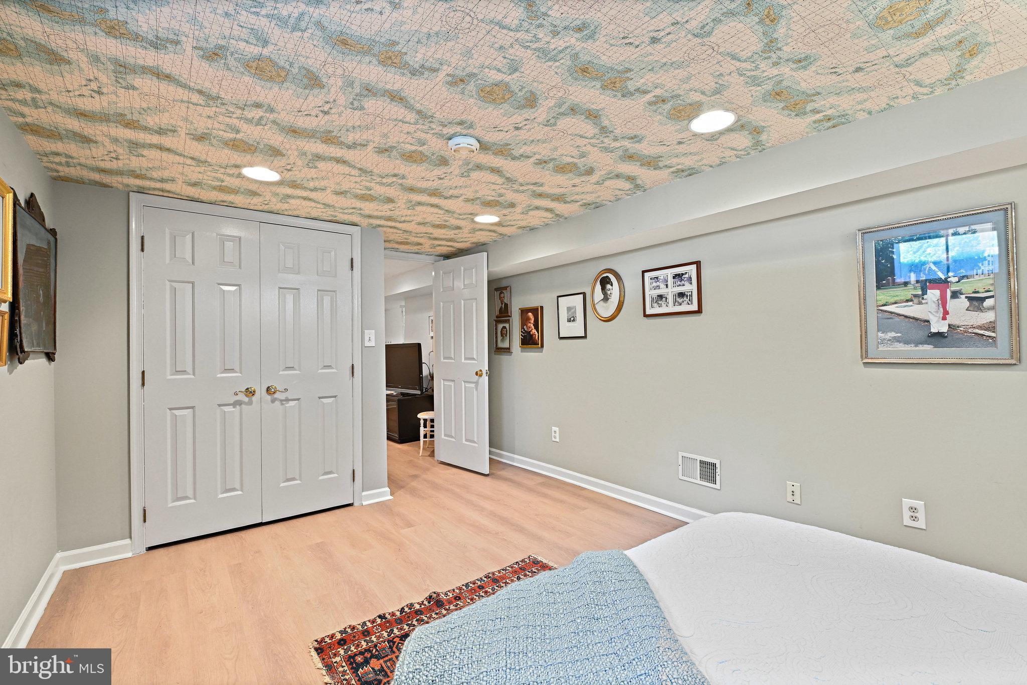 BROYHILLS MCLEAN ESTATES - Residential