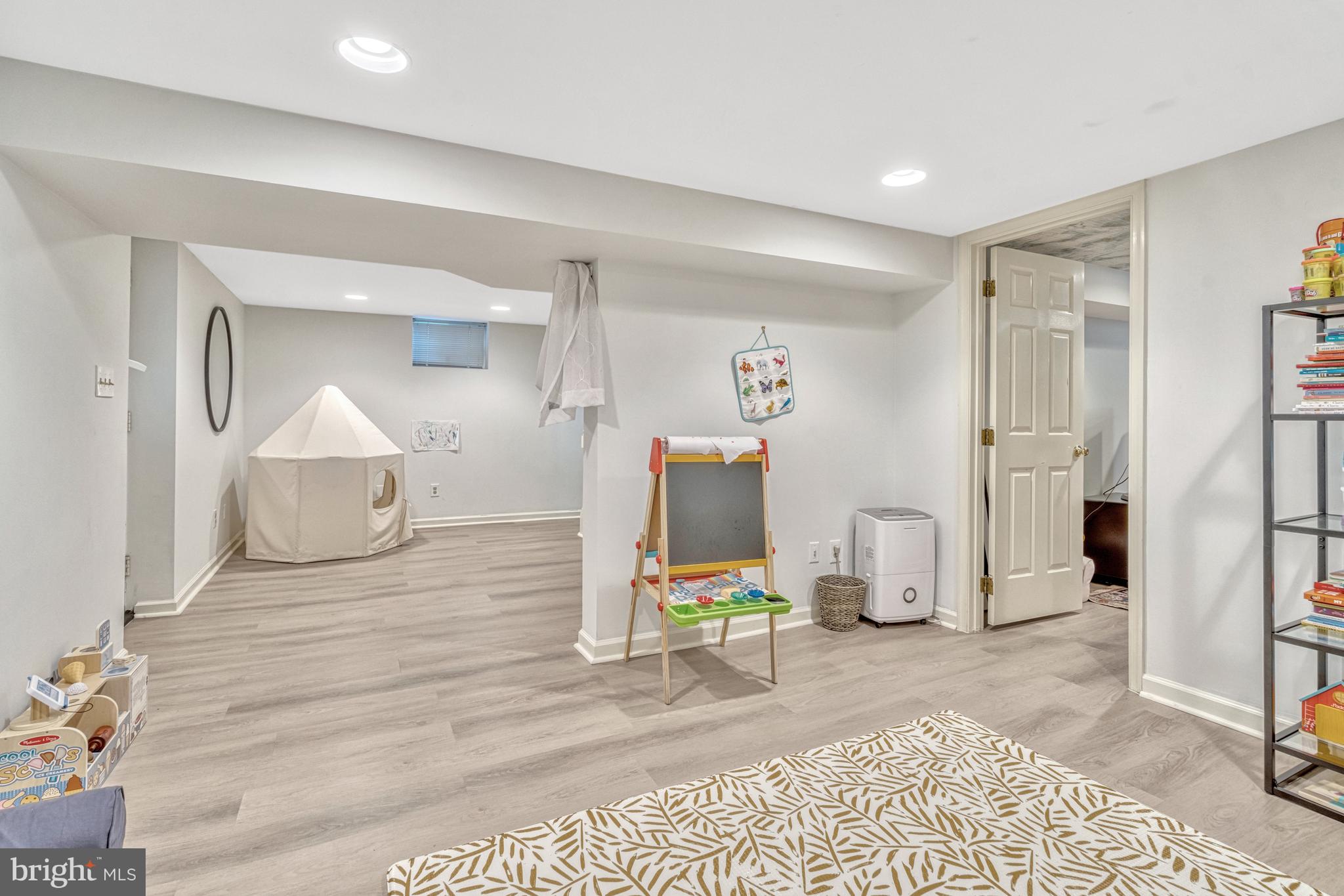 BROYHILLS MCLEAN ESTATES - Residential