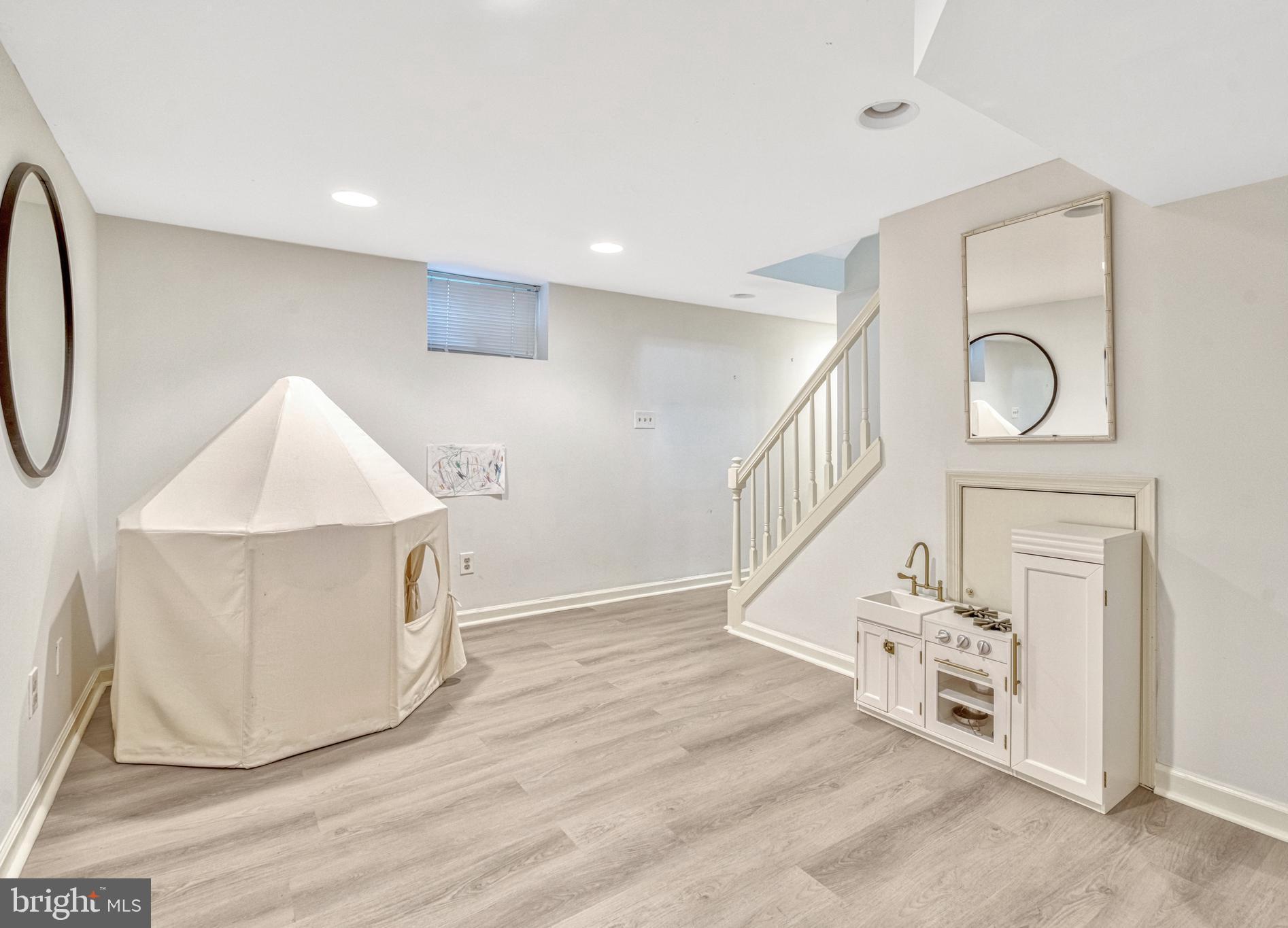 BROYHILLS MCLEAN ESTATES - Residential