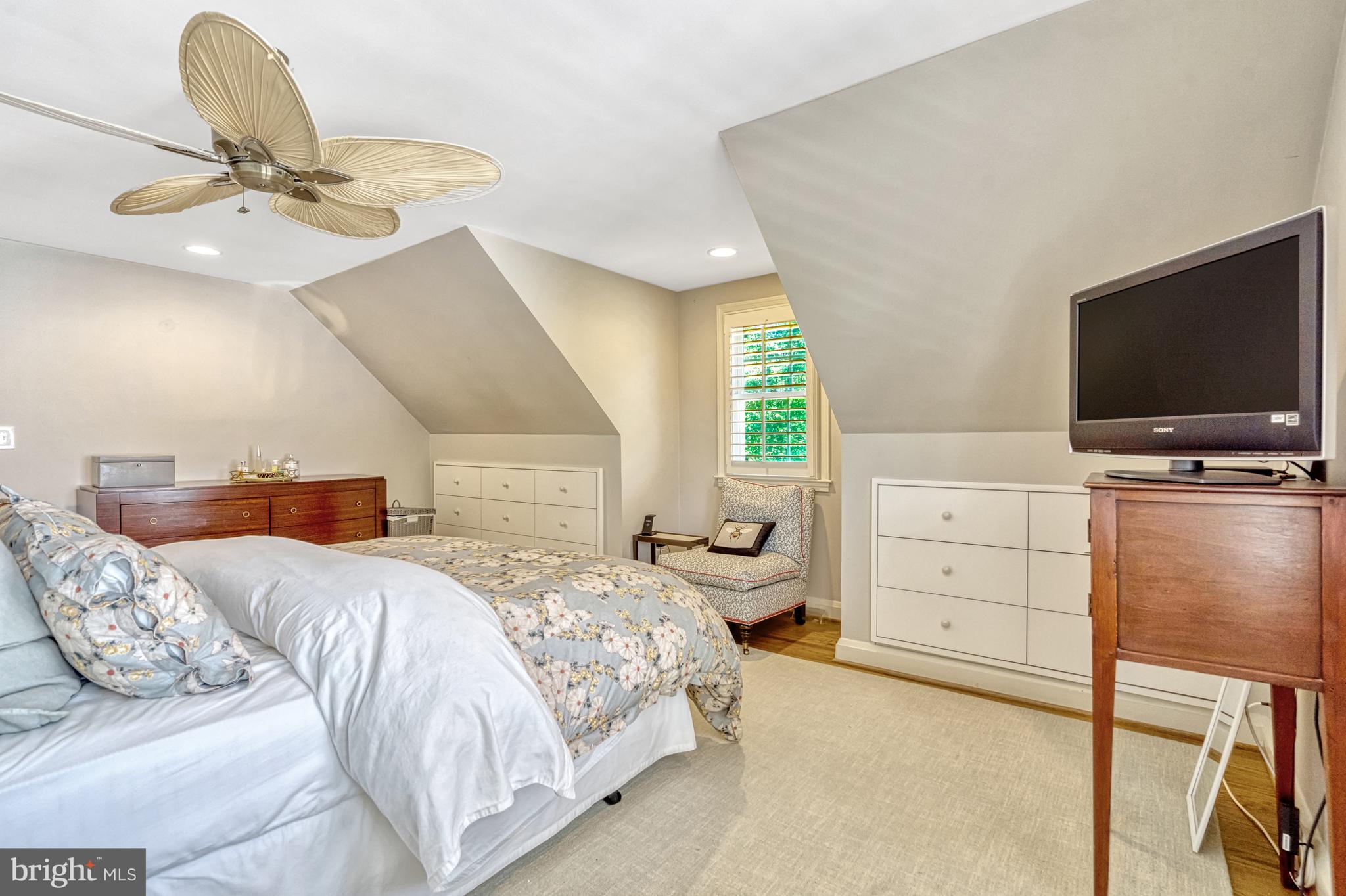 BROYHILLS MCLEAN ESTATES - Residential