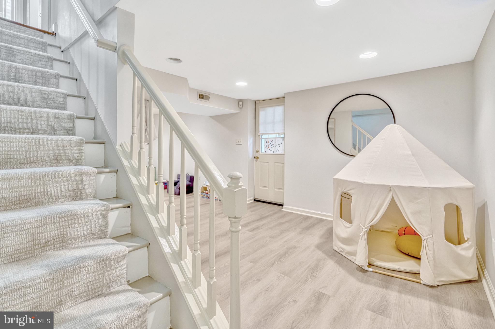 BROYHILLS MCLEAN ESTATES - Residential