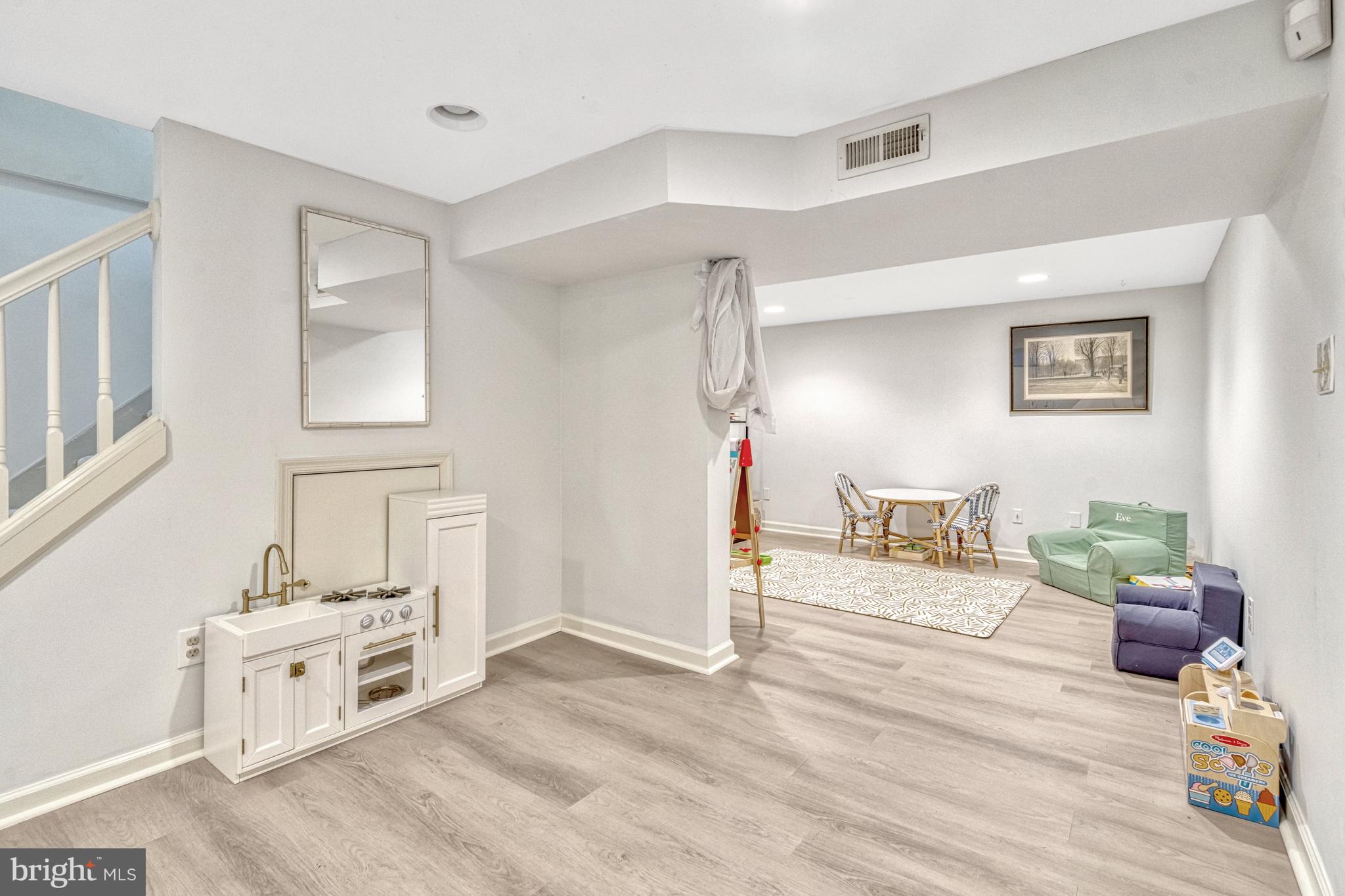 BROYHILLS MCLEAN ESTATES - Residential