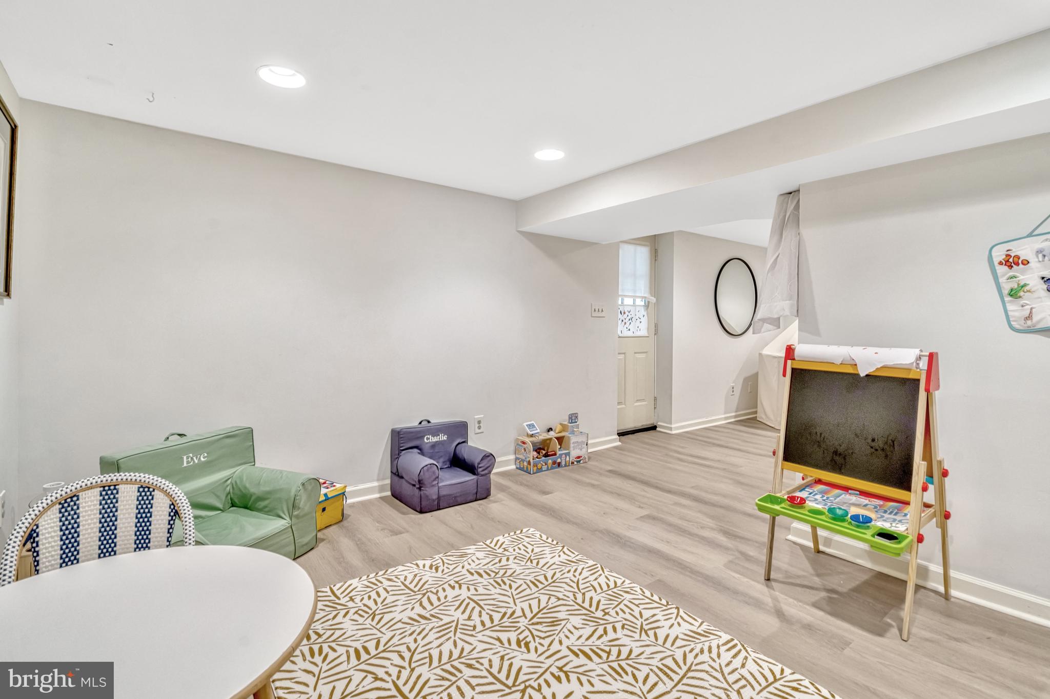 BROYHILLS MCLEAN ESTATES - Residential