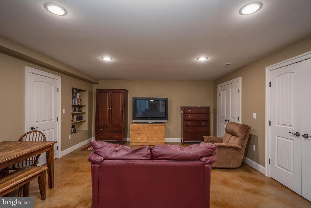 NONE  NO HOA - Residential