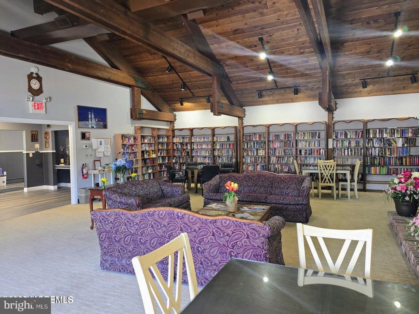 HOLIDAY CITY - CAREFREE - Residential