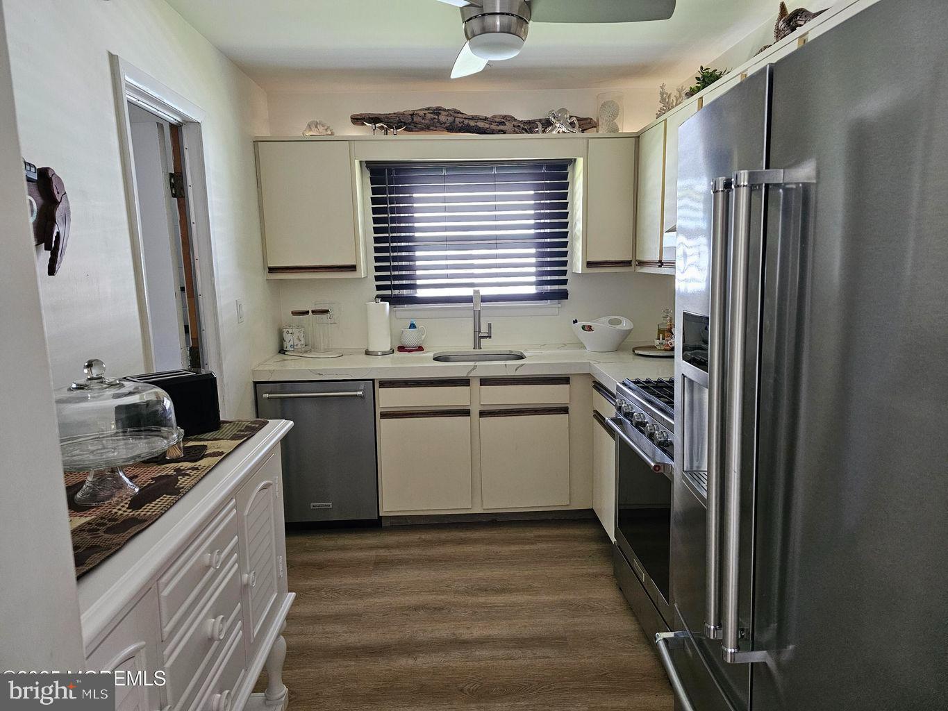 HOLIDAY CITY - CAREFREE - Residential