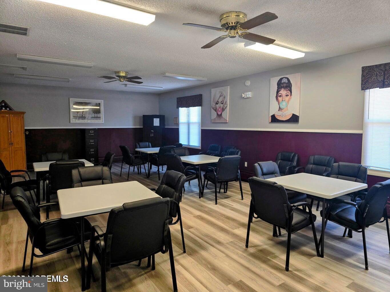 HOLIDAY CITY - CAREFREE - Residential