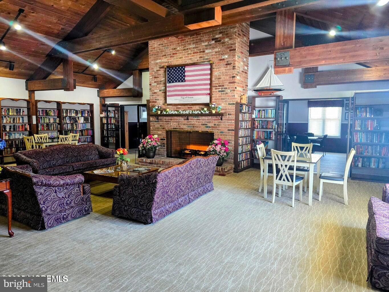 HOLIDAY CITY - CAREFREE - Residential