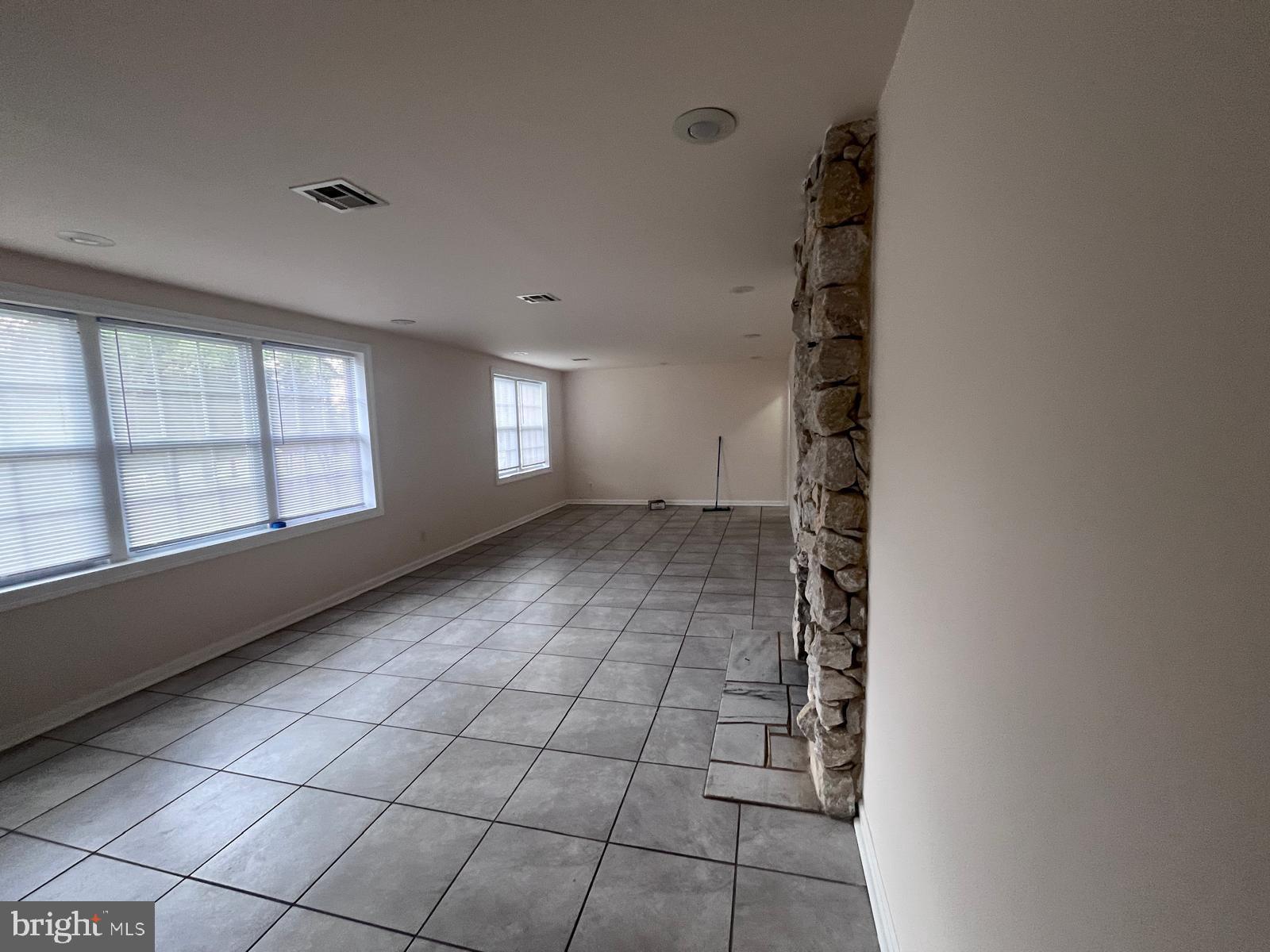 CLINTON - Residential