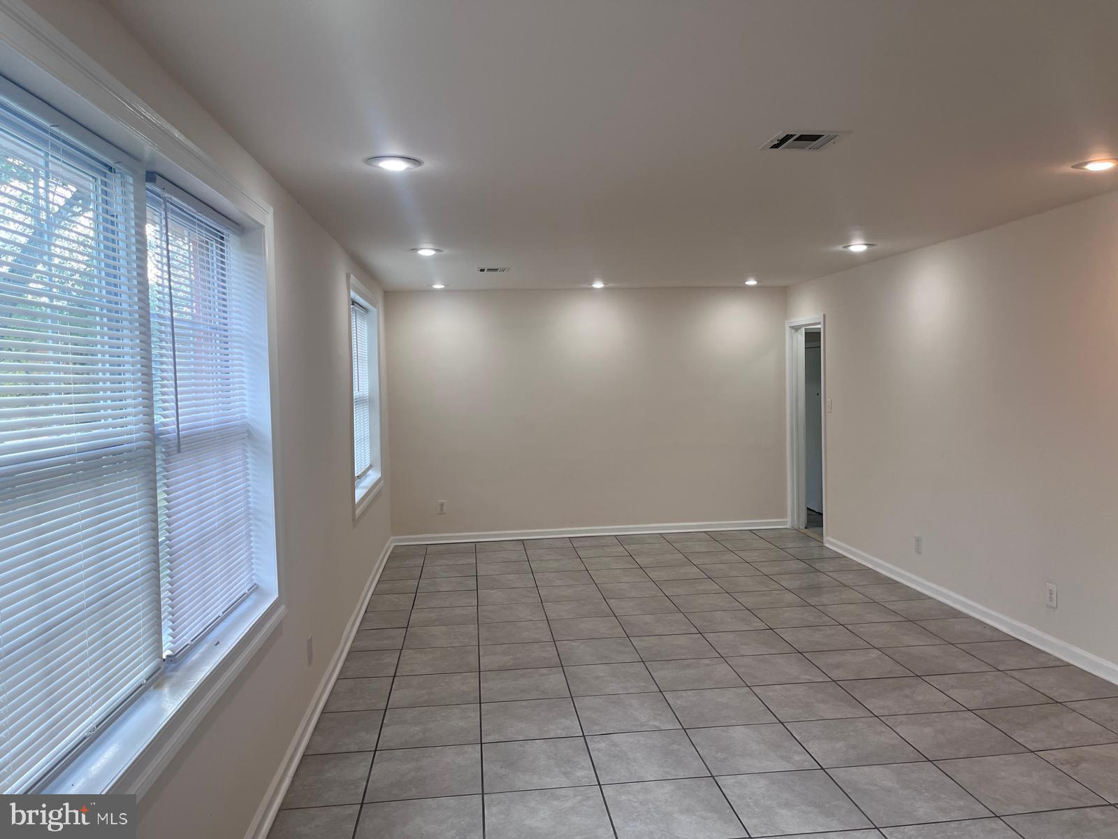 CLINTON - Residential